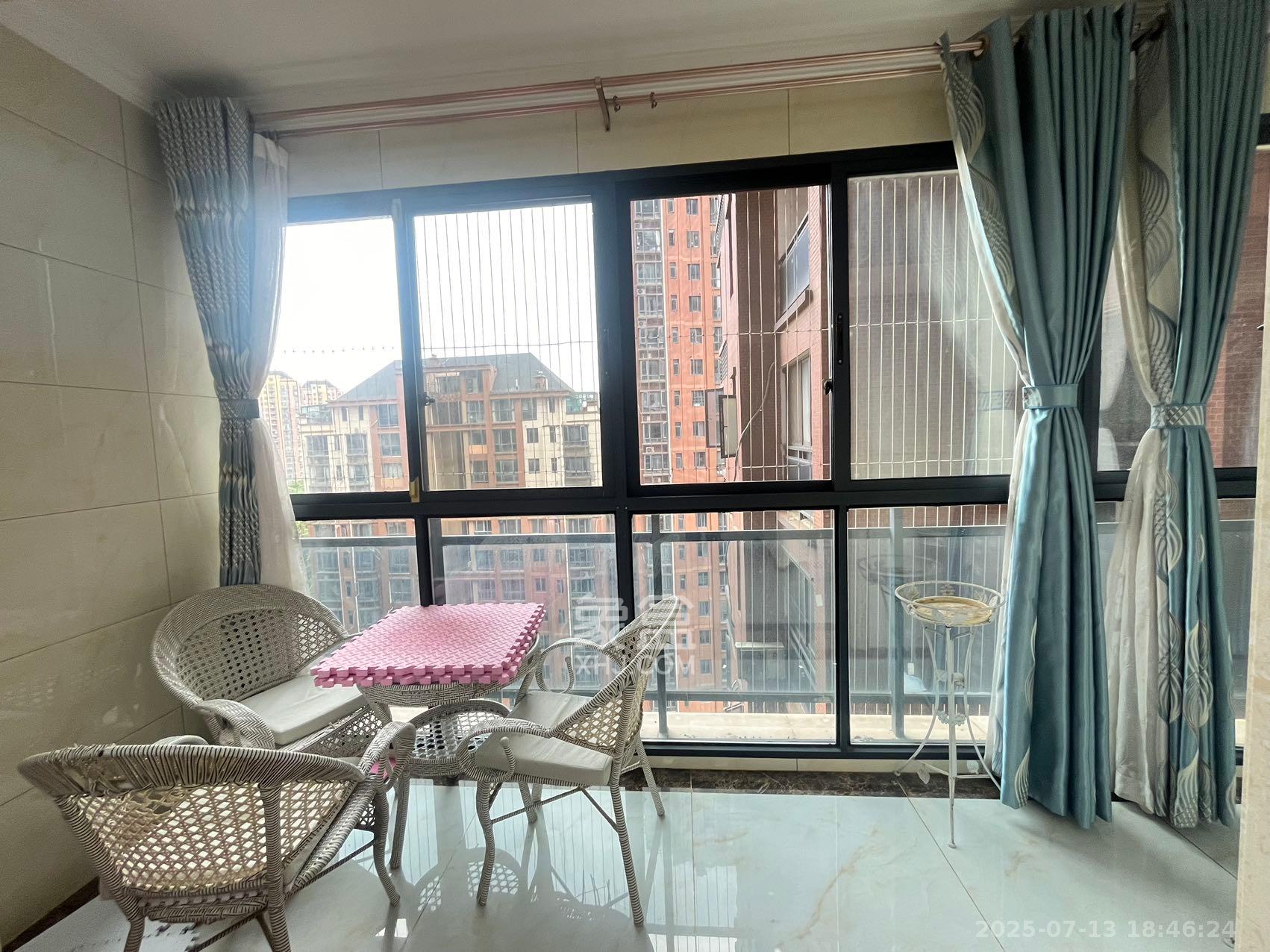 珠江东方明珠（新地东方明珠）三期  3室2厅2卫    2100.0元/月室内图