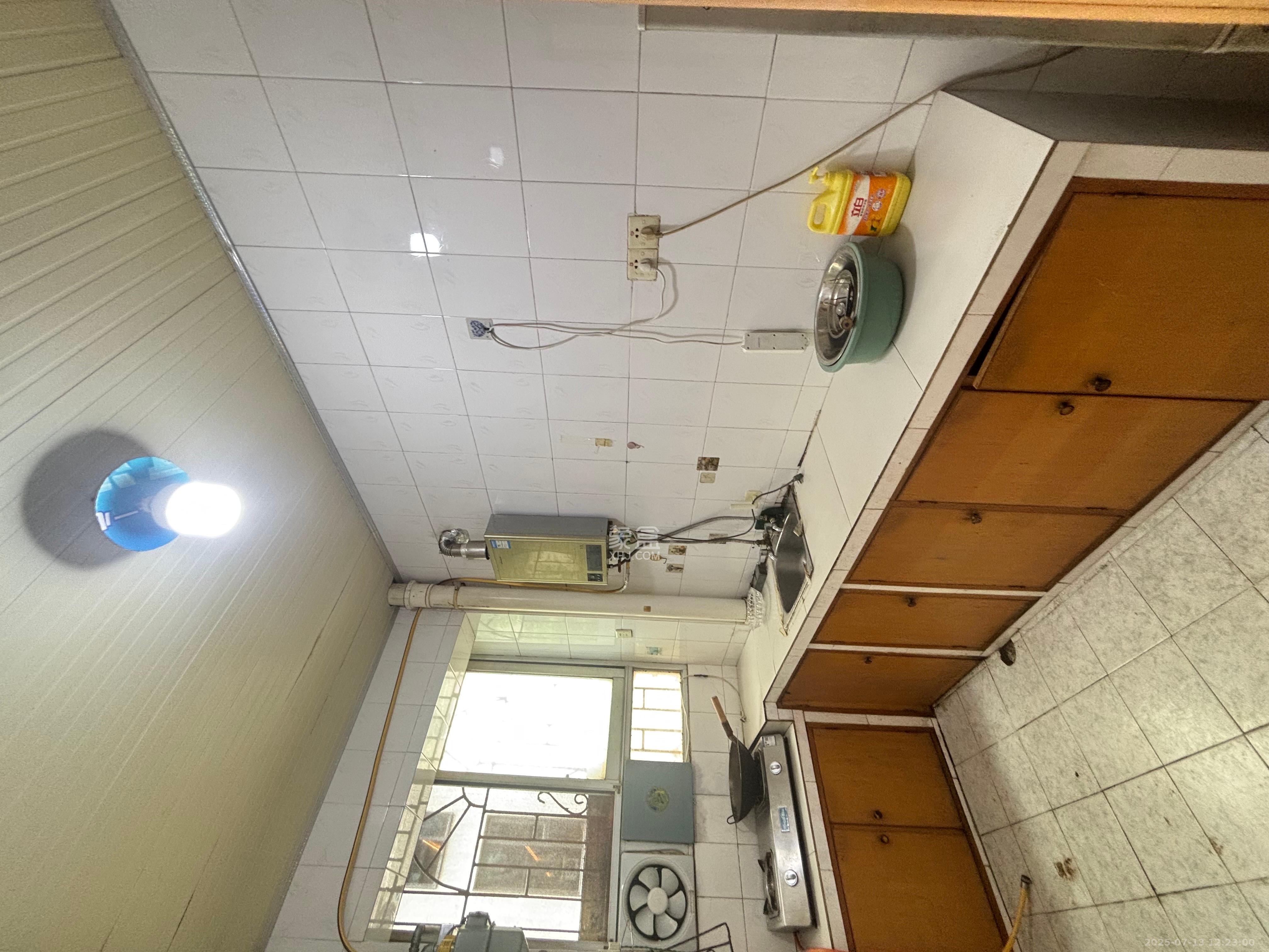 无线电信宿舍  3室2厅2卫    2400.0元/月 无线电信宿舍  3室2厅2卫    2400.0元/月室内图