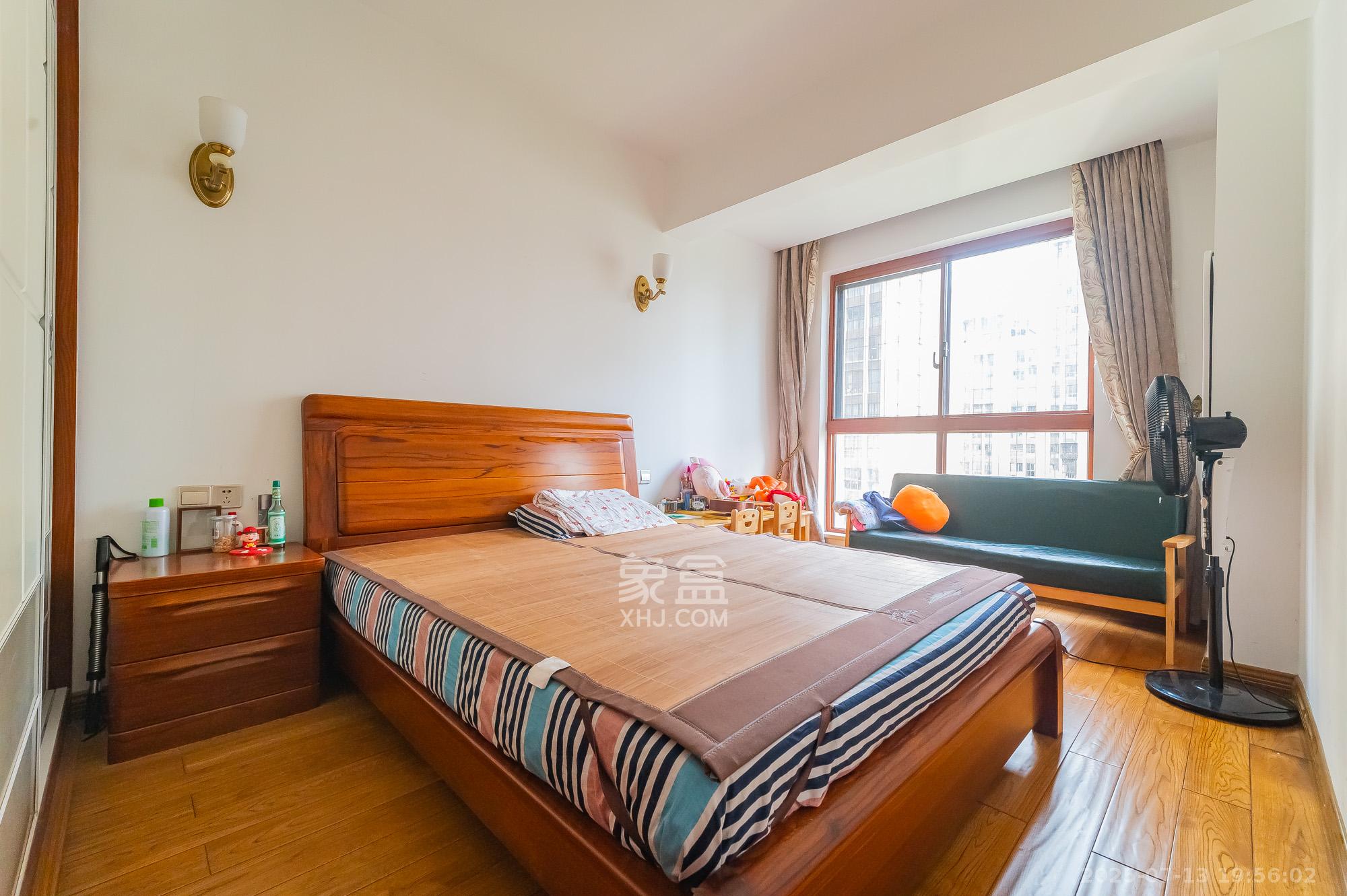 星湖湾一期高层 4室2厅2卫 120.0万 星湖湾一期高层 4室2厅2卫 120.0万卧室