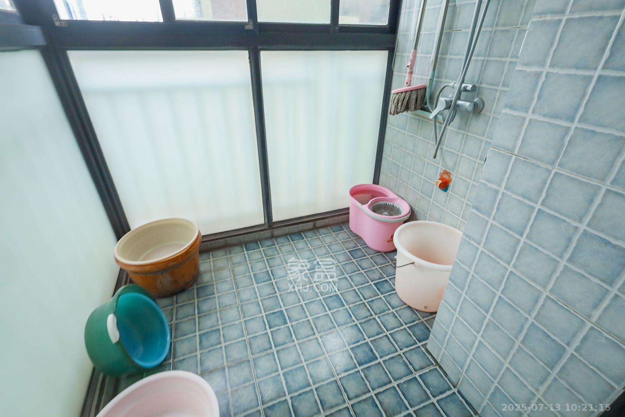 山水誉峰  3室2厅2卫    3000.0元/月室内图