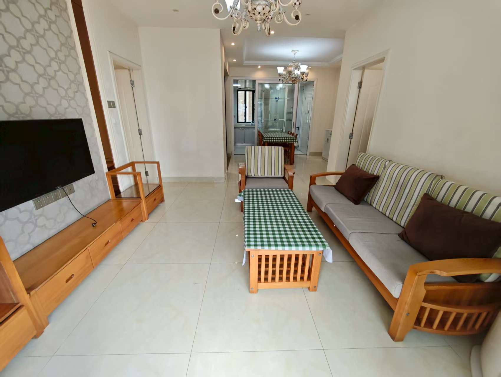 环强御景湾 3室2厅1卫 2700.0元/月 环强御景湾 3室2厅1卫 2700.0元/月室内图