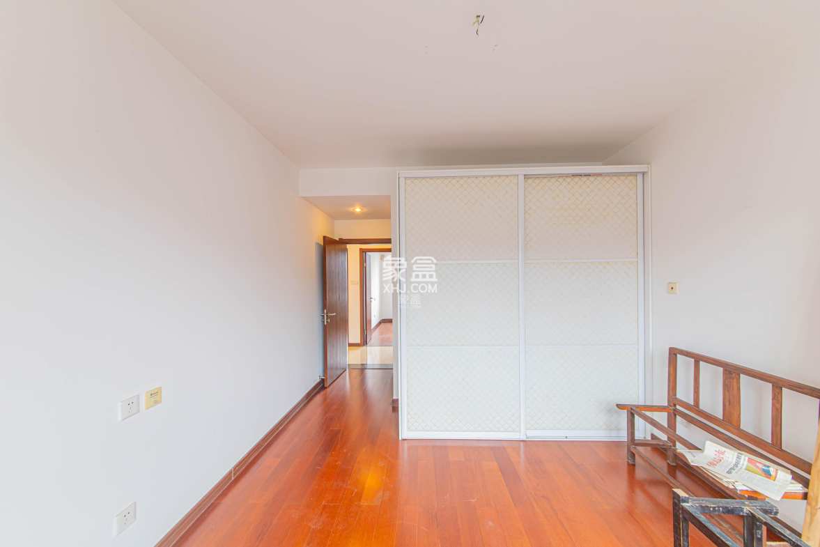 绿地公馆(绿地名邸) 3室2厅2卫 160.0万 绿地公馆(绿地名邸) 3室2厅2卫 160.0万卧室