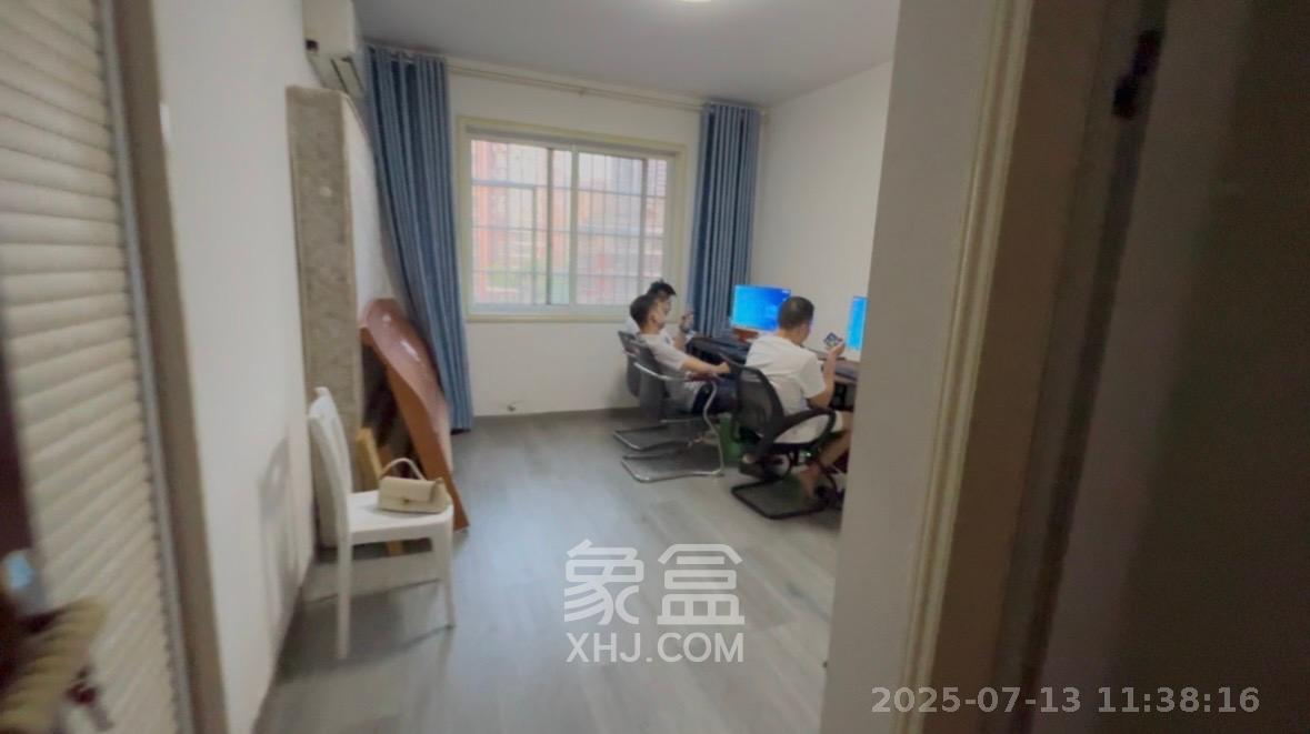 星城新宇莲景苑  3室2厅2卫   2700.00元/月室内图