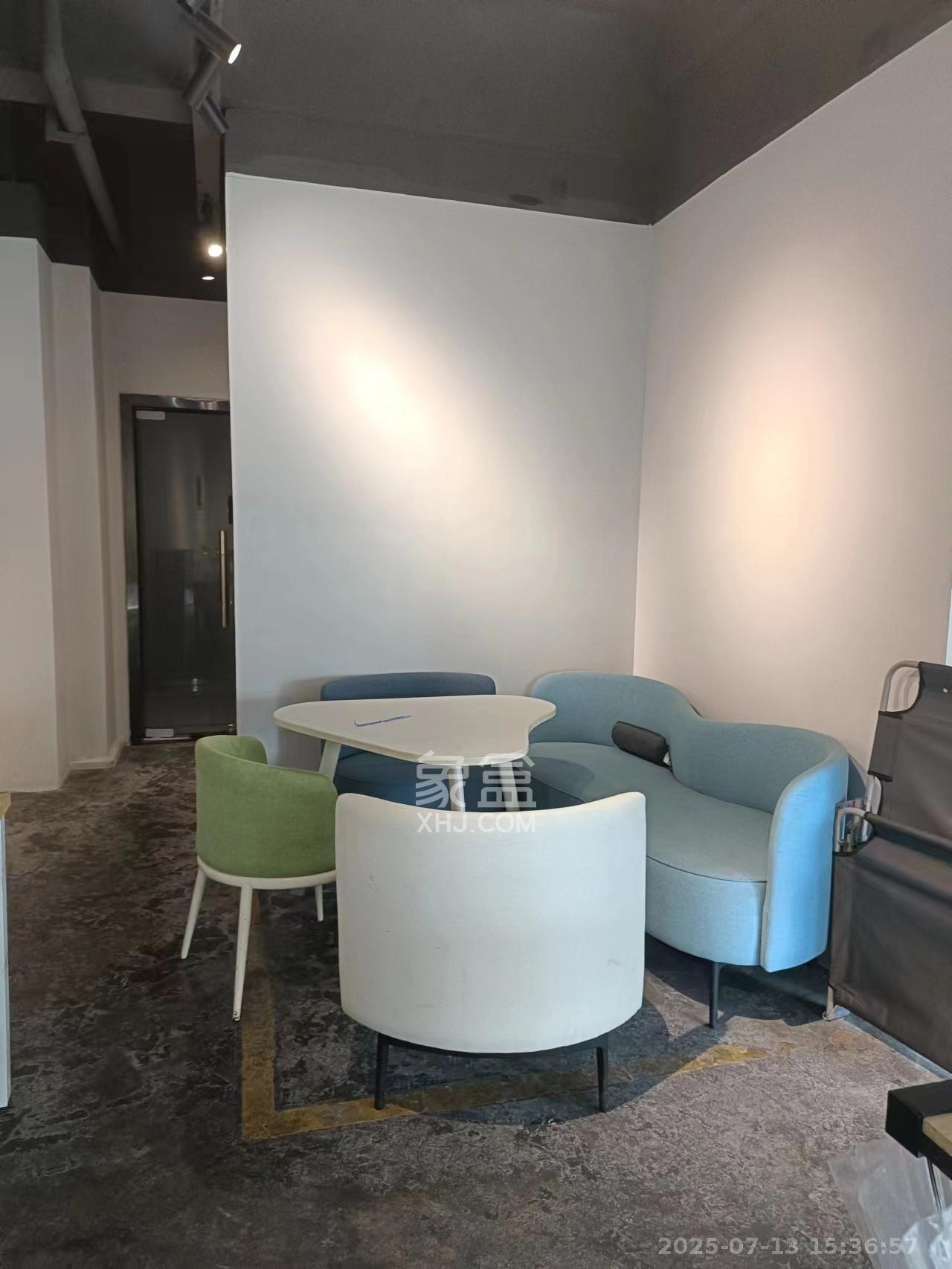 奥克斯滨仕花园(奥克斯洋湖广场/奥克斯中心)  1室1厅1卫    3600.0元/月 奥克斯滨仕花园(奥克斯洋湖广场/奥克斯中心)  1室1厅1卫    3600.0元/月室内图