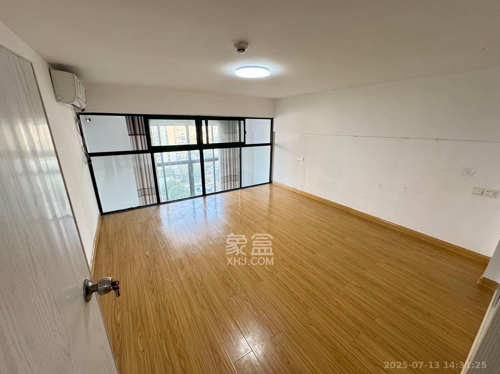 洋湖时代 3室1厅2卫 2700.0元/月 洋湖时代 3室1厅2卫 2700.0元/月室内图