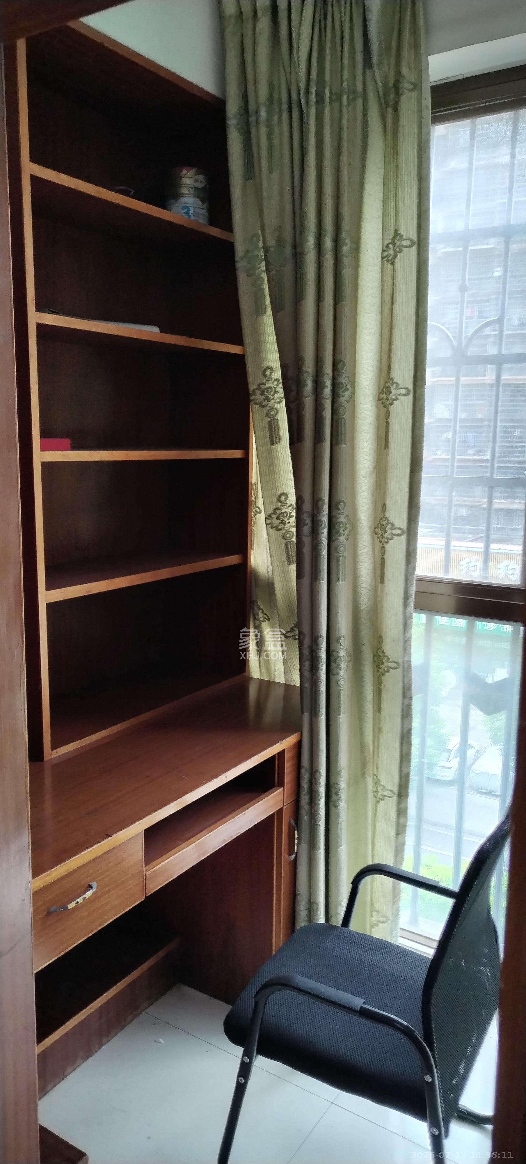 莲湖汽配城  3室2厅2卫   1800.00元/月室内图