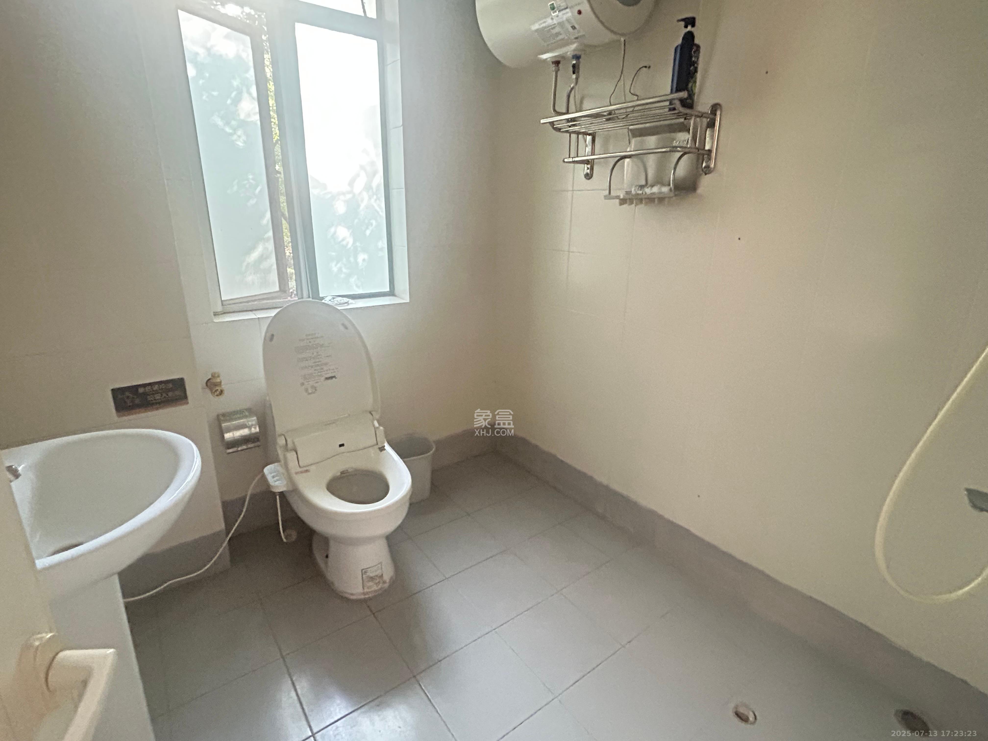 上海城小区 3室2厅2卫 2500.0元/月 上海城小区 3室2厅2卫 2500.0元/月室内图