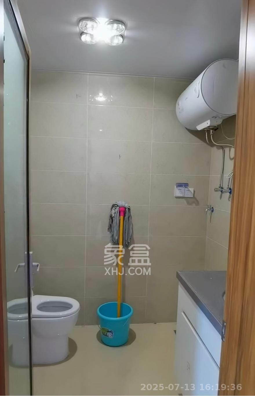 荣泰广场 1室1厅1卫 1500.0元/月 荣泰广场 1室1厅1卫 1500.0元/月室内图