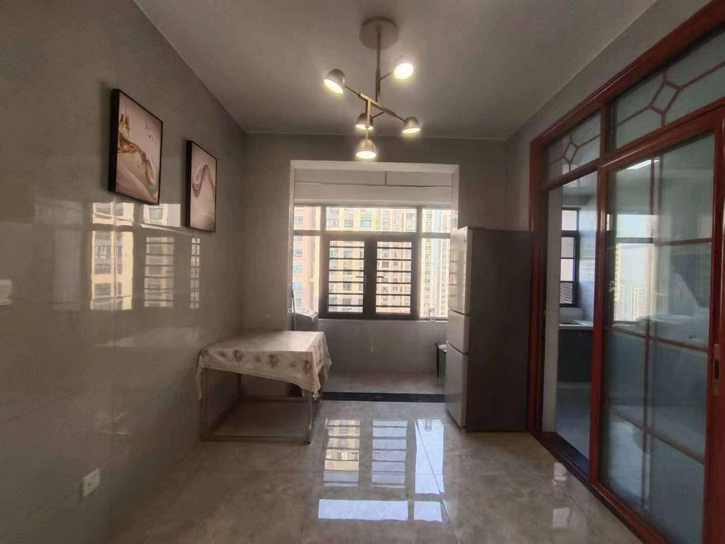 百弘学府城 3室2厅2卫 2000.0元/月 百弘学府城 3室2厅2卫 2000.0元/月室内图