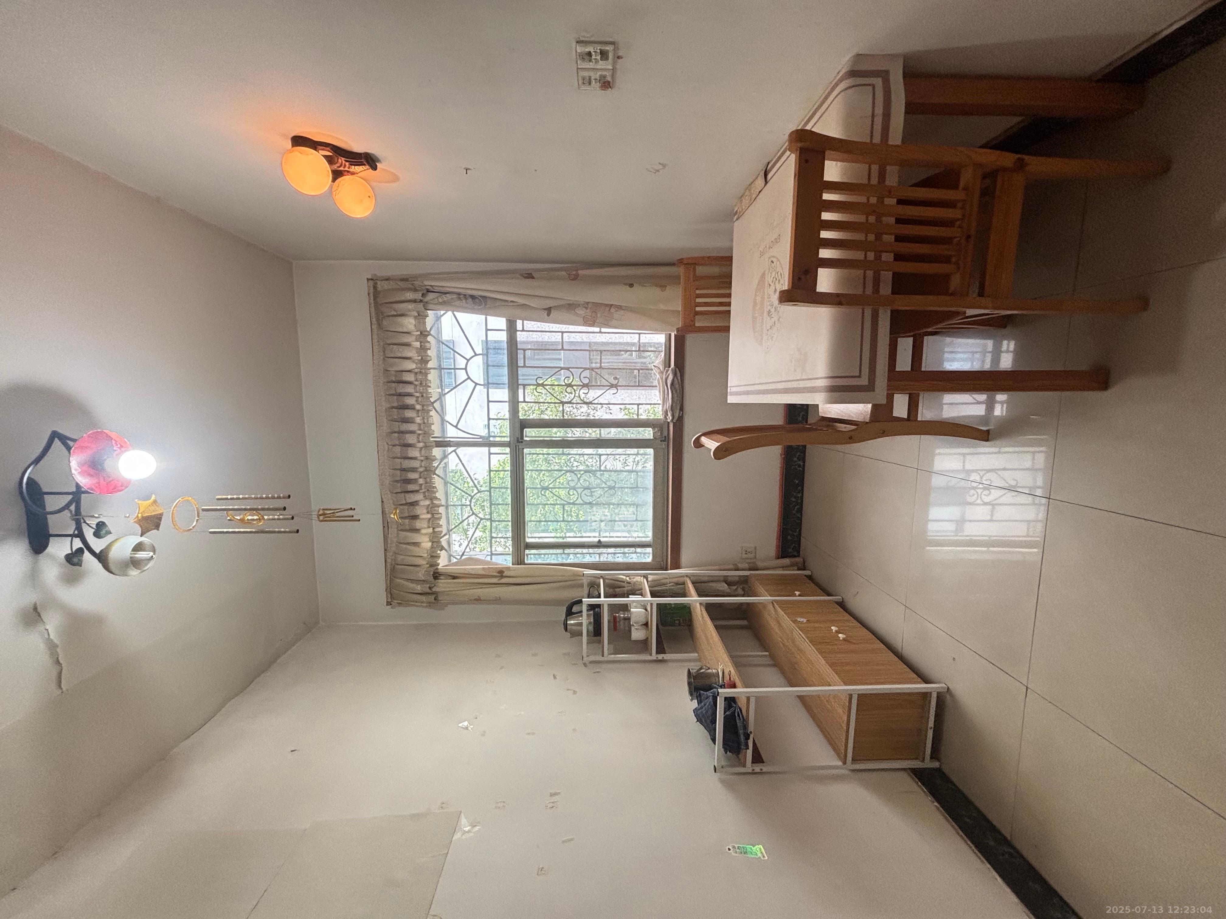 无线电信宿舍  3室2厅2卫    2400.0元/月 无线电信宿舍  3室2厅2卫    2400.0元/月室内图