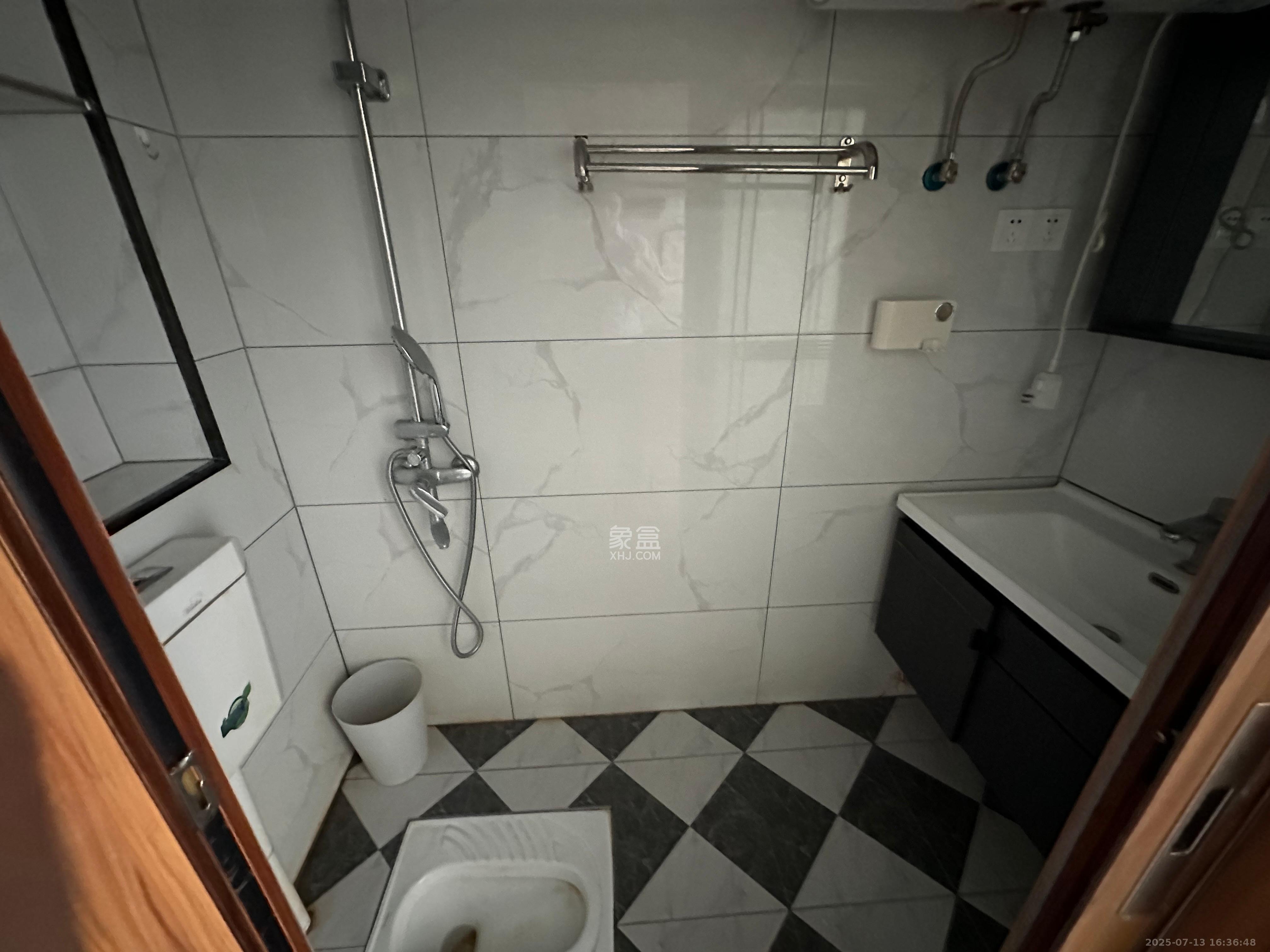 保利天禧EF区  1室1厅1卫    1700.0元/月室内图