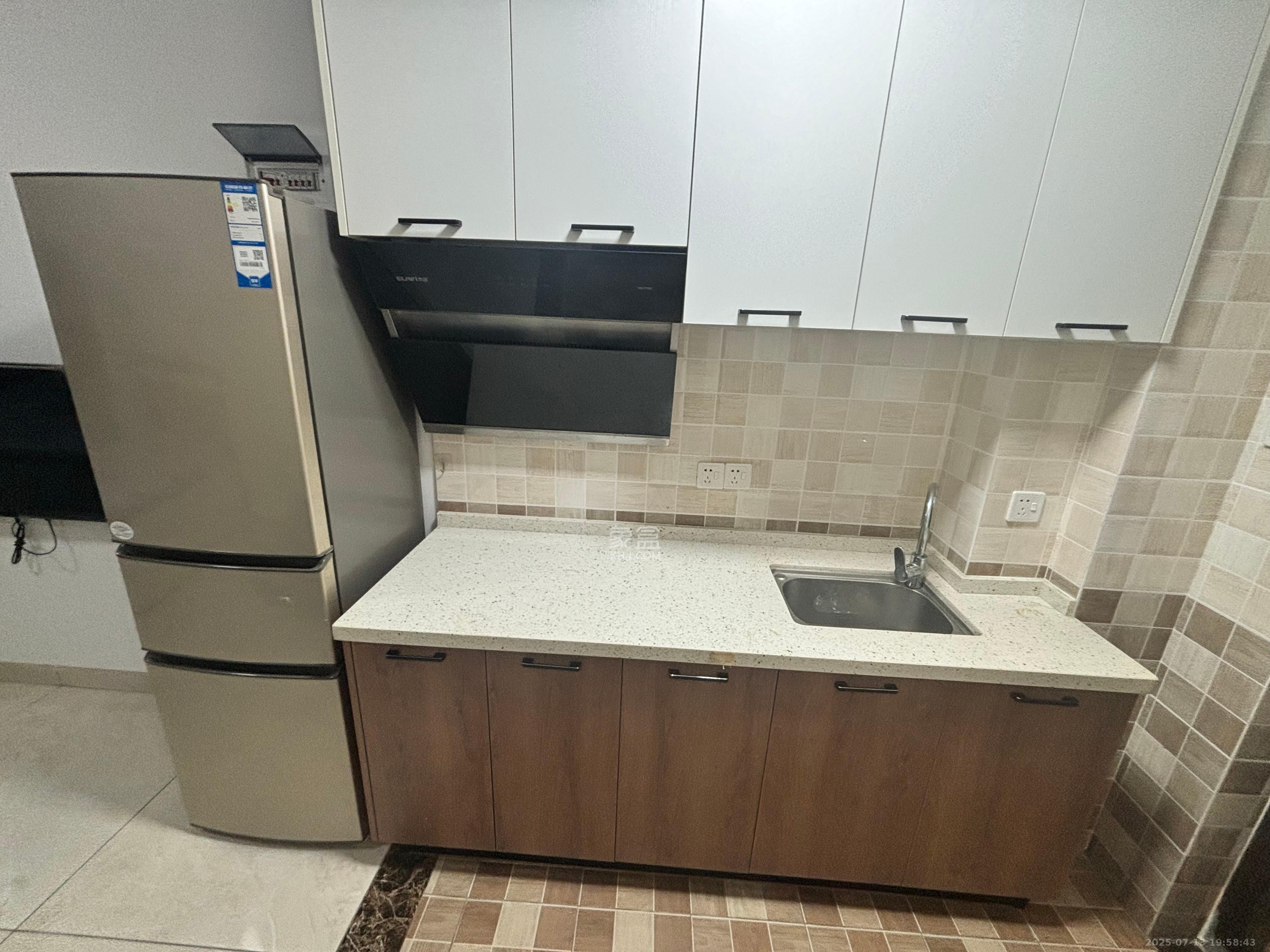 东盈商业广场(华泉城市广场) 1室1厅1卫 1400.0元/月 东盈商业广场(华泉城市广场) 1室1厅1卫 1400.0元/月室内图