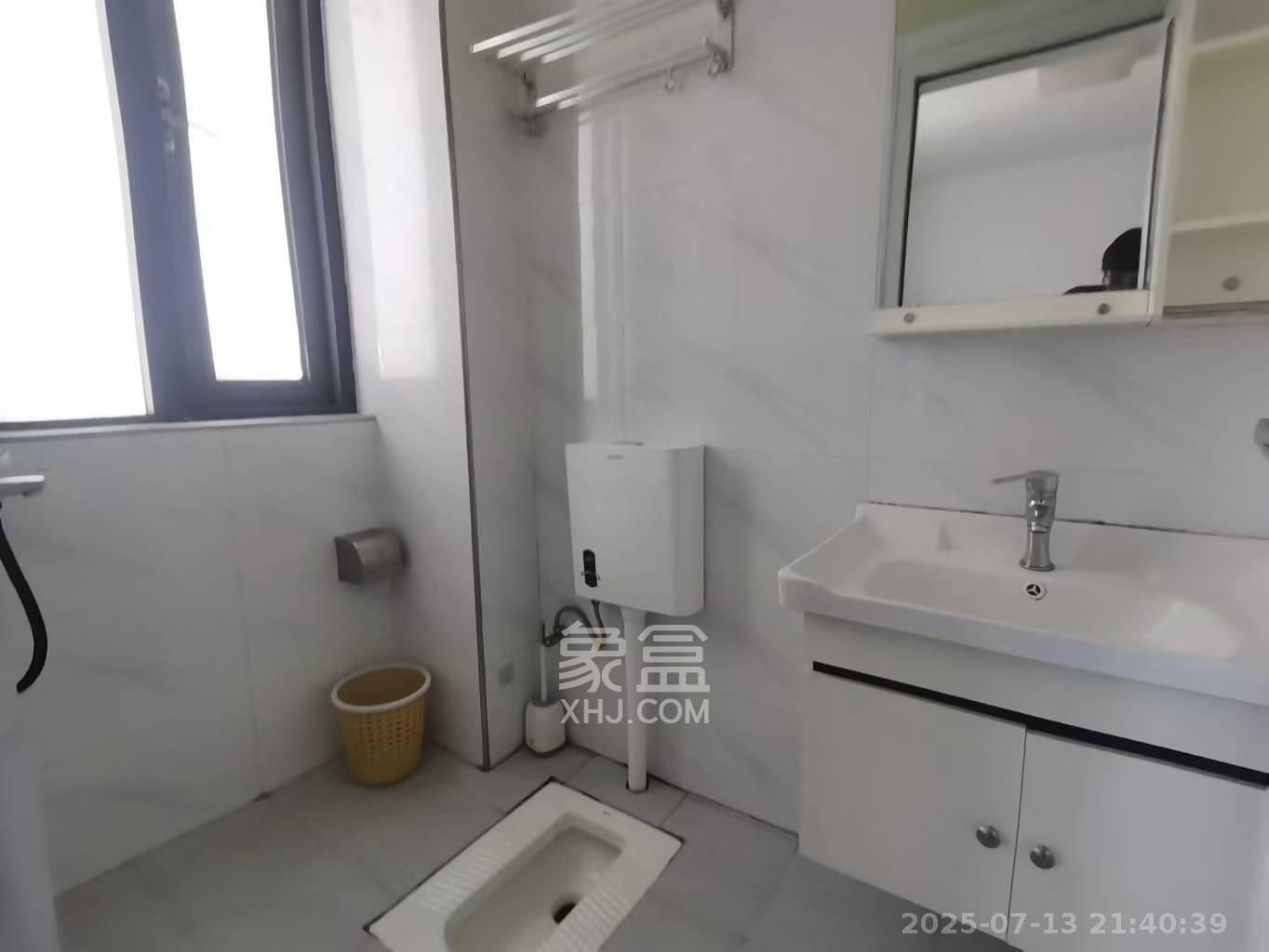 保利东郡  3室2厅2卫    2600.0元/月室内图