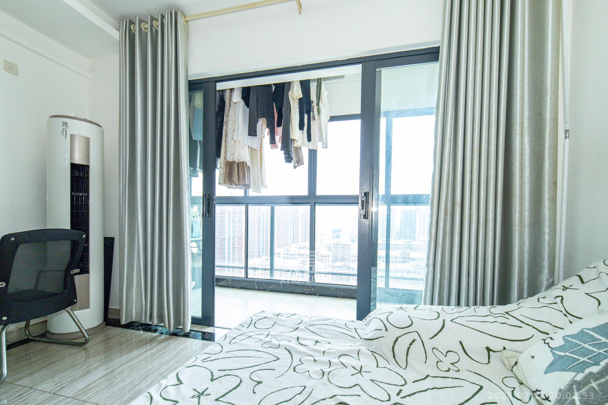 蓝山郡 2室2厅1卫 45.0万 蓝山郡 2室2厅1卫 45.0万阳台