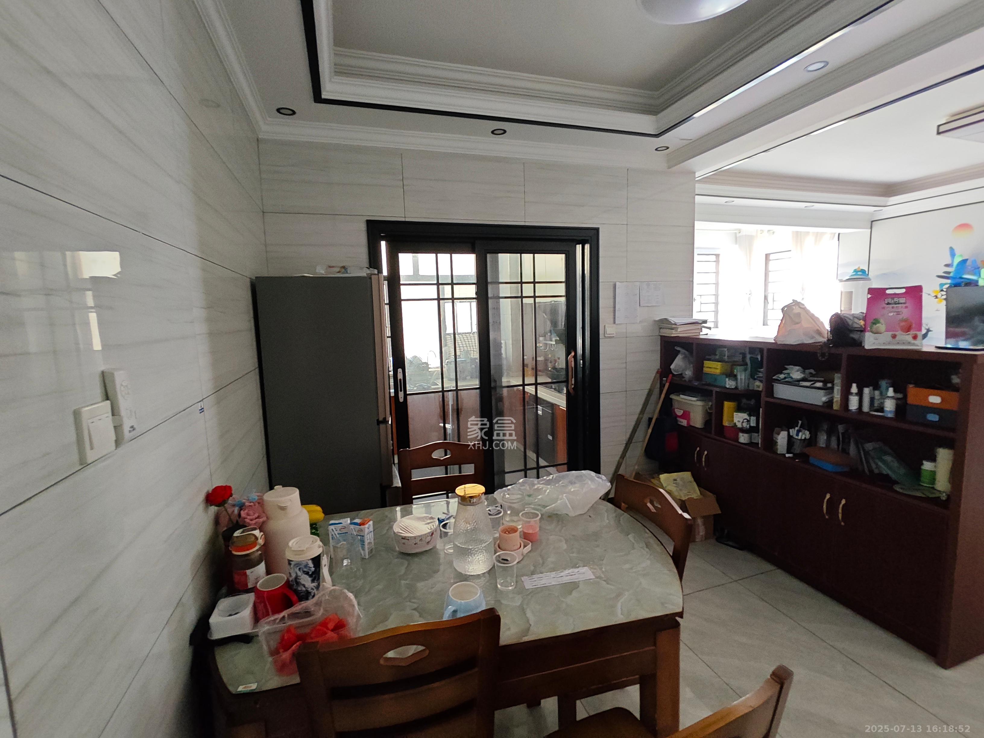 辉煌国际城二期  1室0厅0卫    3200.0元/月 辉煌国际城二期  1室0厅0卫    3200.0元/月室内图