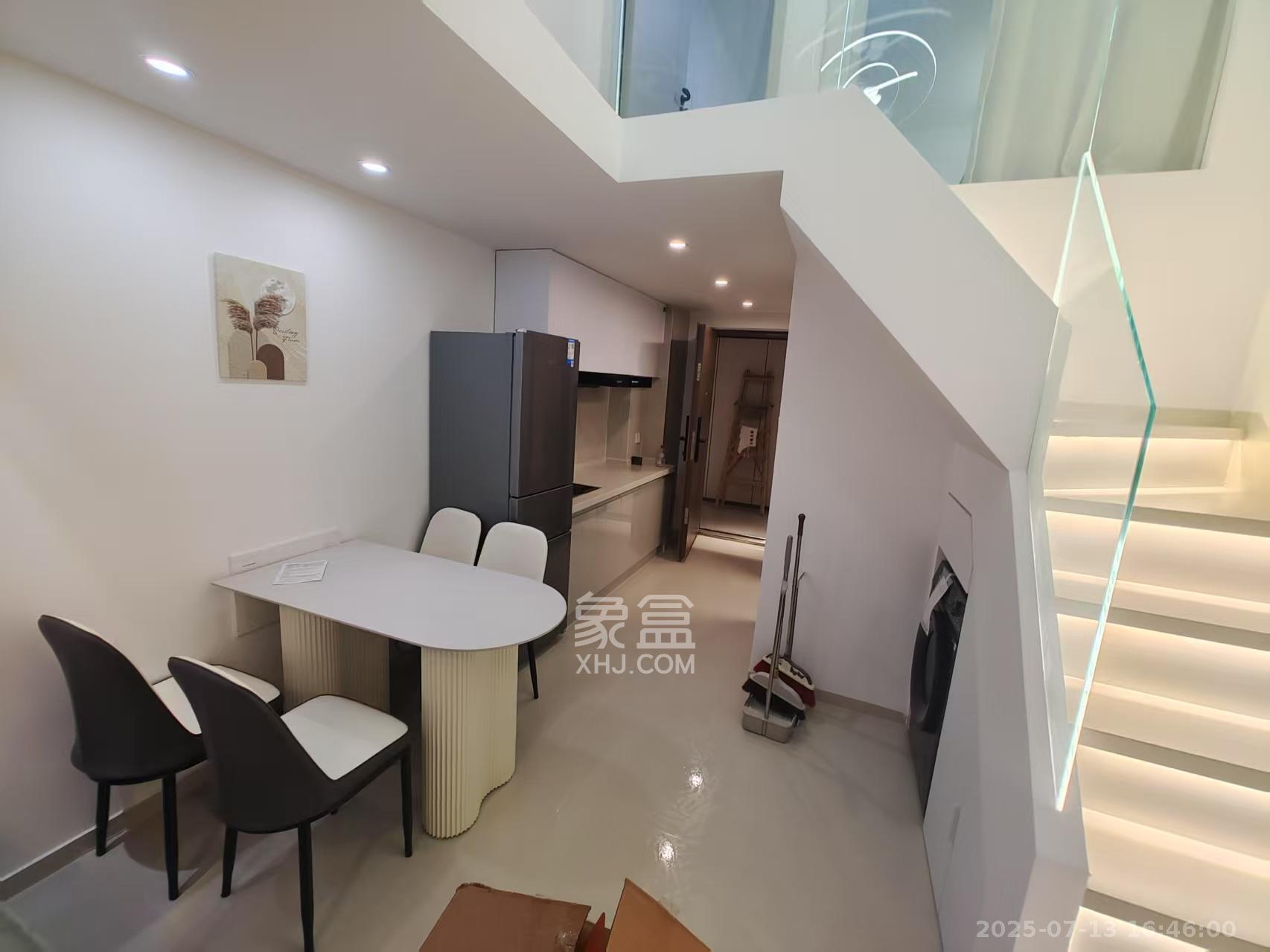 卓越中寰 2室1厅1卫 2600.0元/月 卓越中寰 2室1厅1卫 2600.0元/月室内图