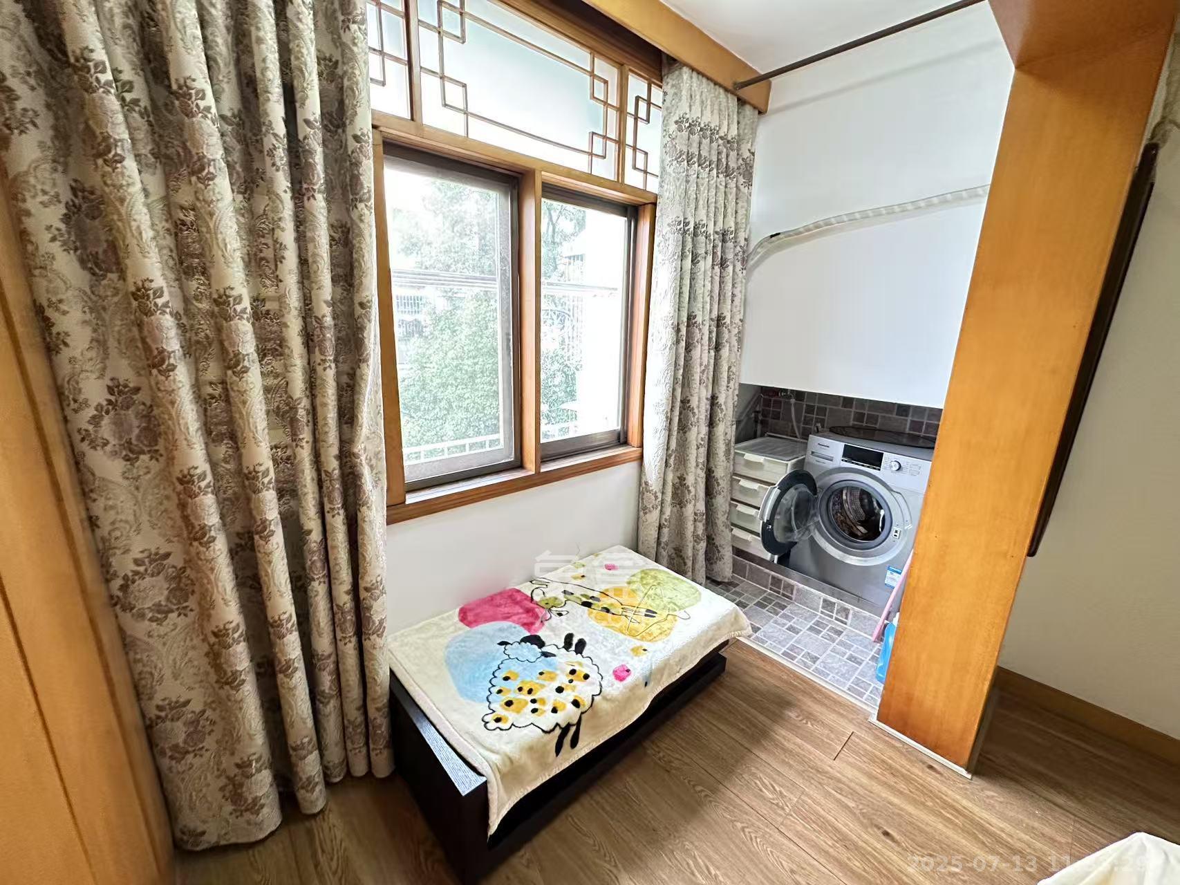 爱民路民主党派宿舍  3室2厅1卫    3000.0元/月 爱民路民主党派宿舍  3室2厅1卫    3000.0元/月室内图