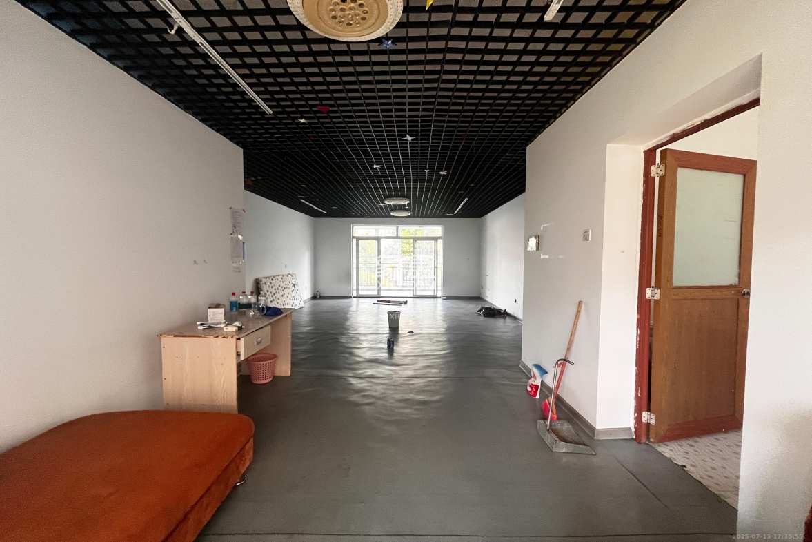 九峰小区(一二三四区) 1室2厅2卫 2300.0元/月 九峰小区(一二三四区) 1室2厅2卫 2300.0元/月室内图