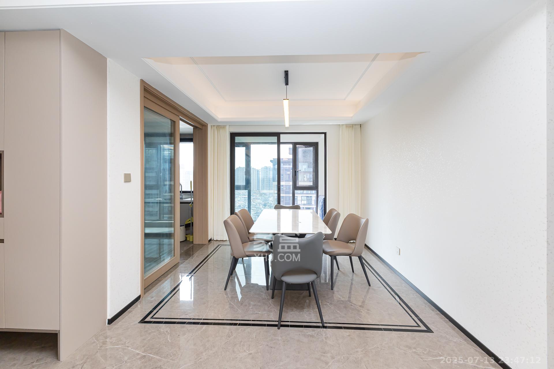 时代建发和著 4室2厅2卫 210.0万 时代建发和著 4室2厅2卫 210.0万客厅