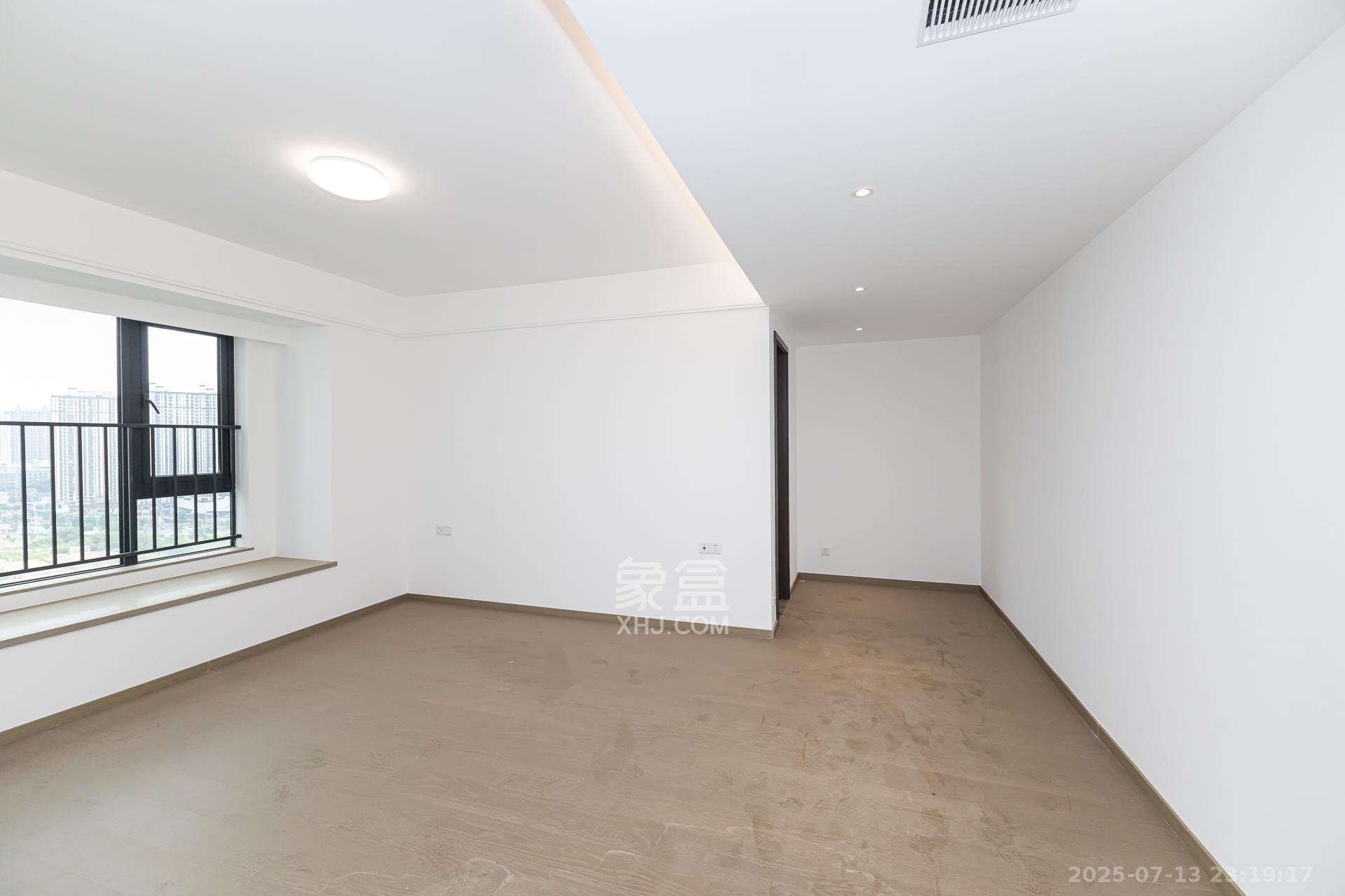 越秀湘江星汇城三期 4室2厅3卫 260.0万 越秀湘江星汇城三期 4室2厅3卫 260.0万卧室