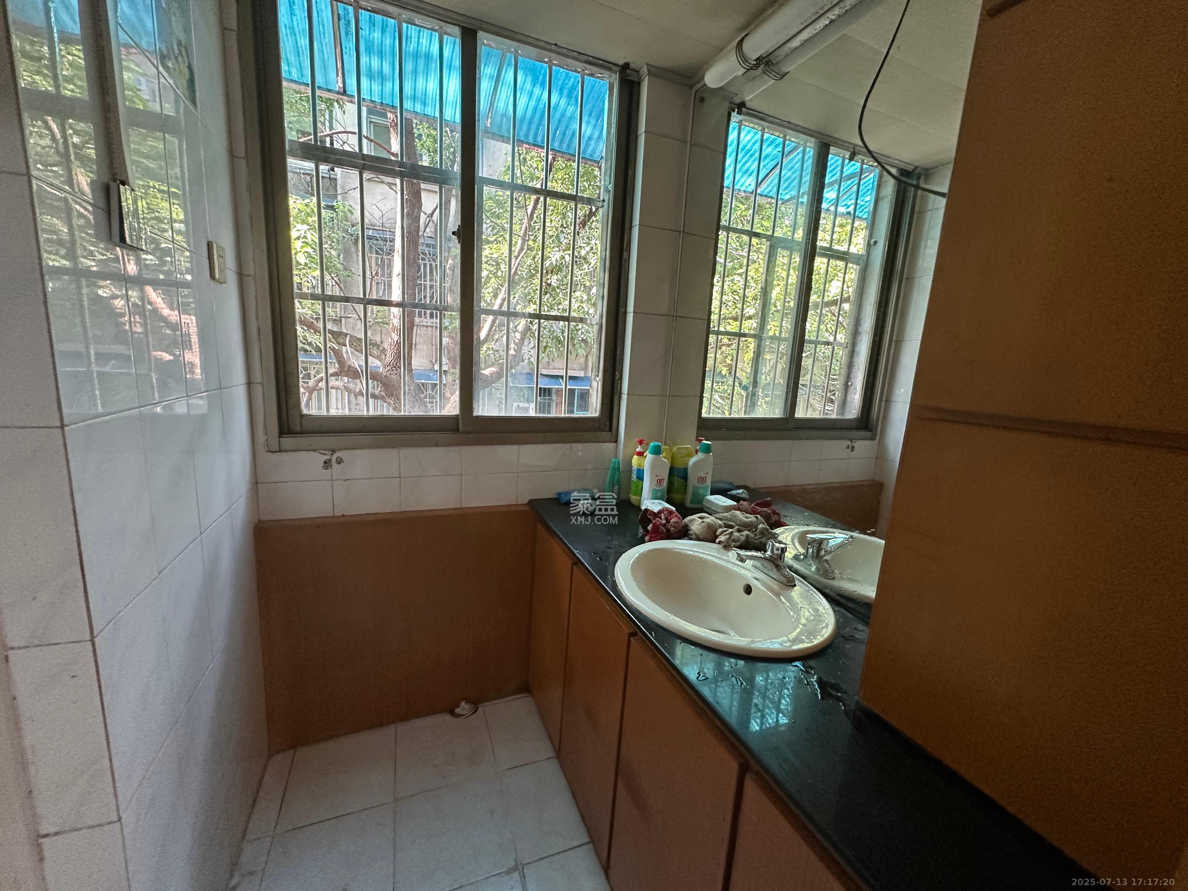 赤岗小区(一二三片) 2室1厅1卫 1500.0元/月 赤岗小区(一二三片) 2室1厅1卫 1500.0元/月室内图