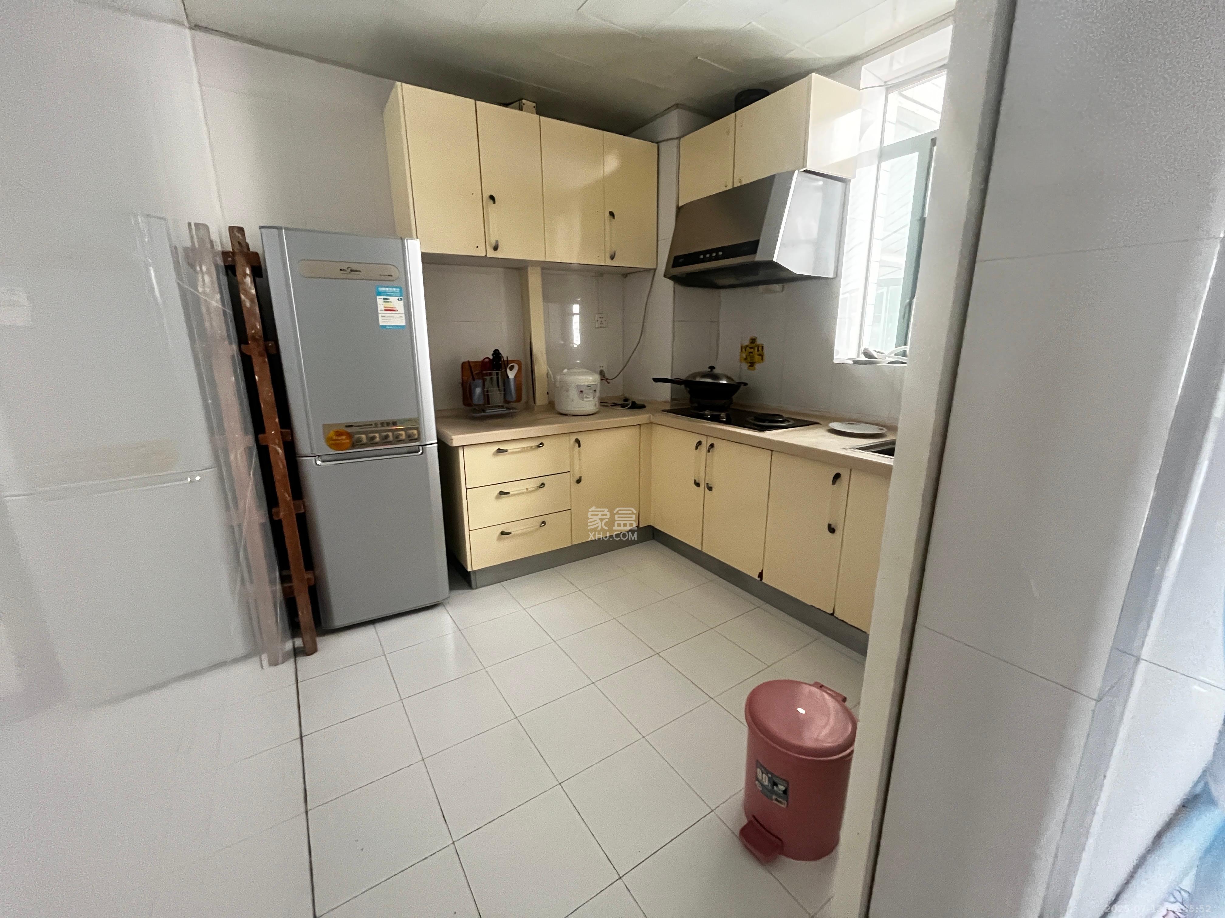 梦泽园  1室2厅2卫    4200.0元/月 梦泽园  1室2厅2卫    4200.0元/月室内图