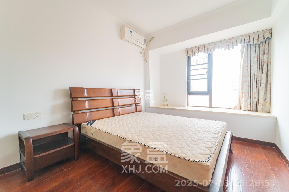 华润凤凰城三期 3室2厅2卫 2400.0元/月 华润凤凰城三期 3室2厅2卫 2400.0元/月室内图