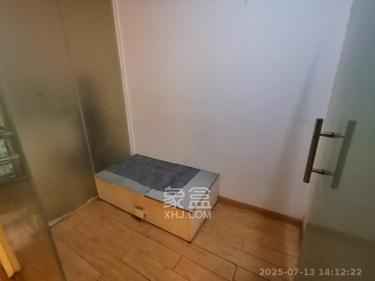 QQ生活馆  3室1厅1卫   2200.00元/月室内图