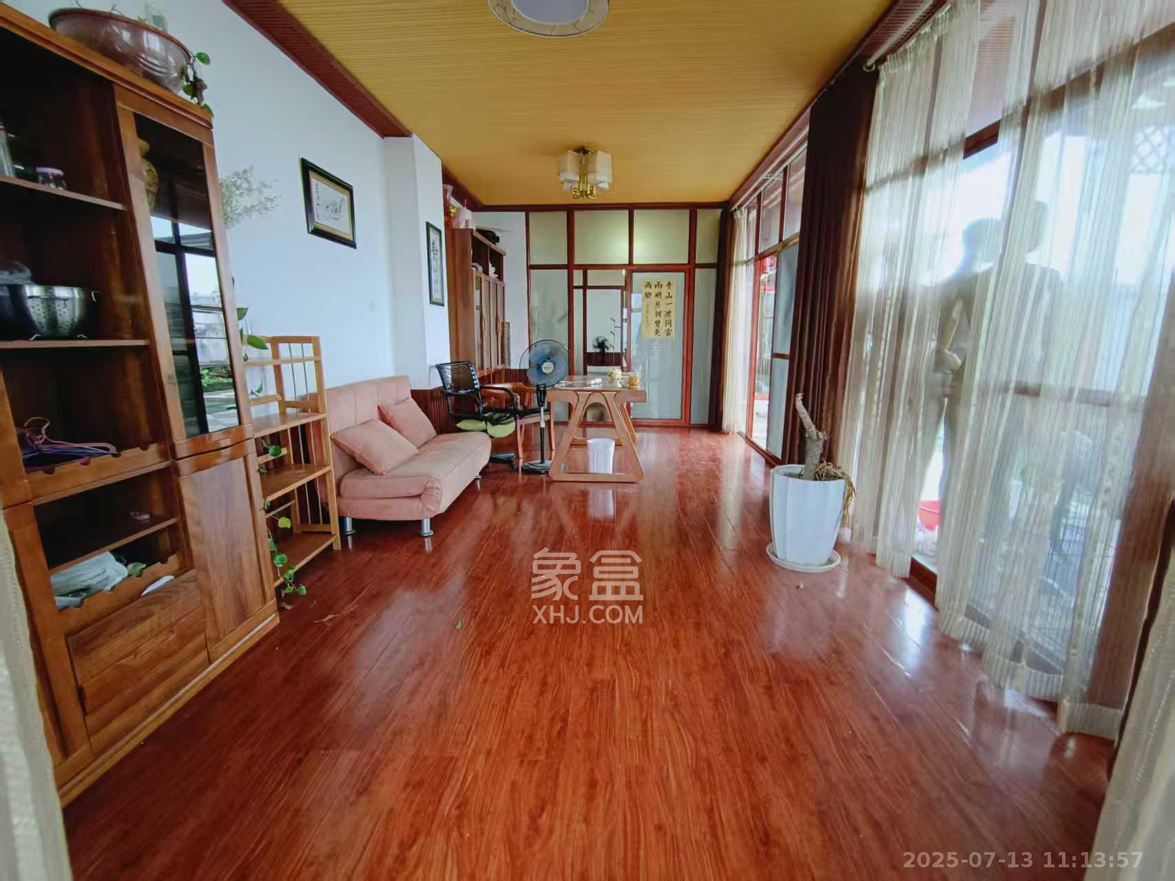 阳光100三期  4室2厅2卫   5500.00元/月室内图