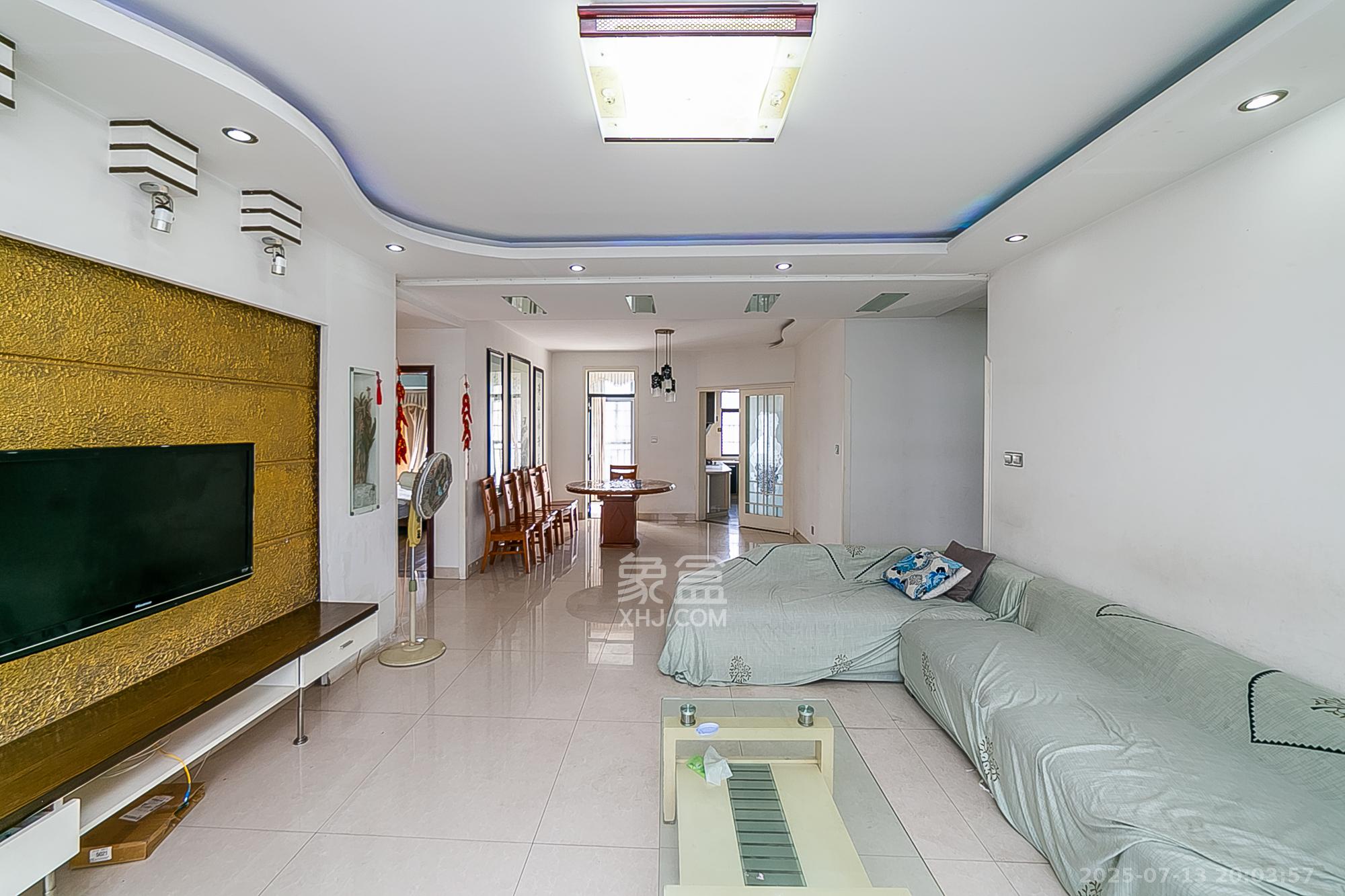 湘水一城(一期) 3室1厅1卫 99.0万 湘水一城(一期) 3室1厅1卫 99.0万客厅