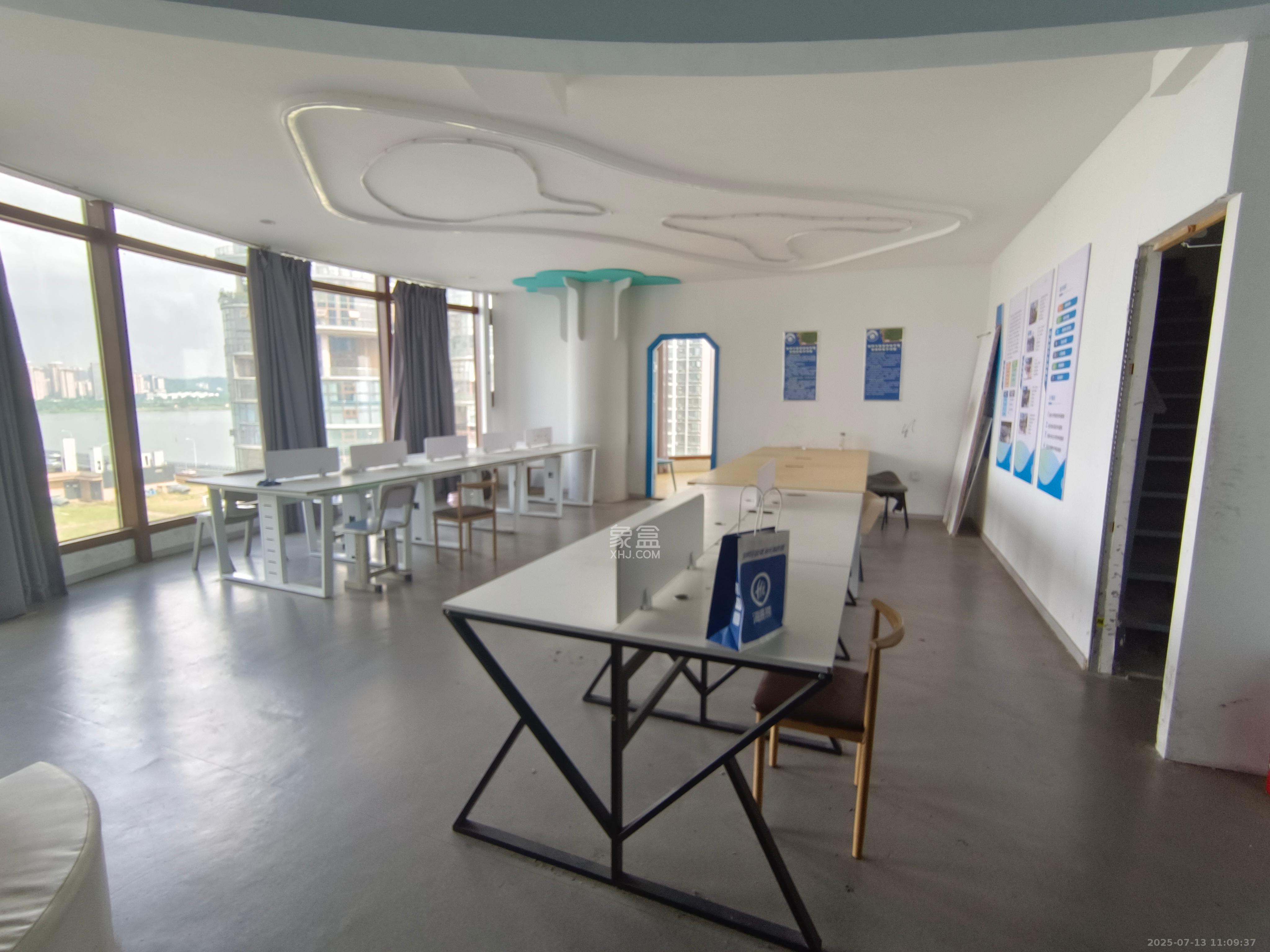 湘江世纪城富湾国际 5室2厅2卫 9500.0元/月 湘江世纪城富湾国际 5室2厅2卫 9500.0元/月室内图