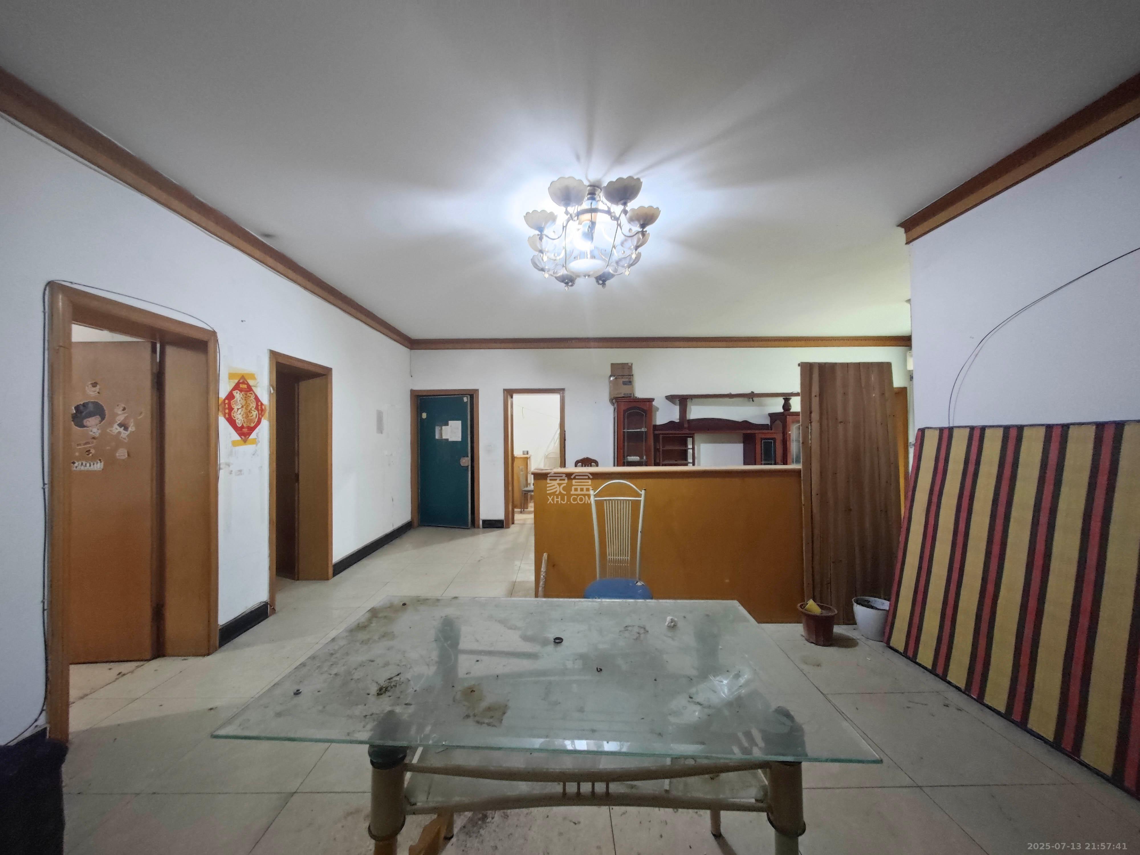 洞井商贸城 1室0厅0卫 98.0万 洞井商贸城 1室0厅0卫 98.0万客厅