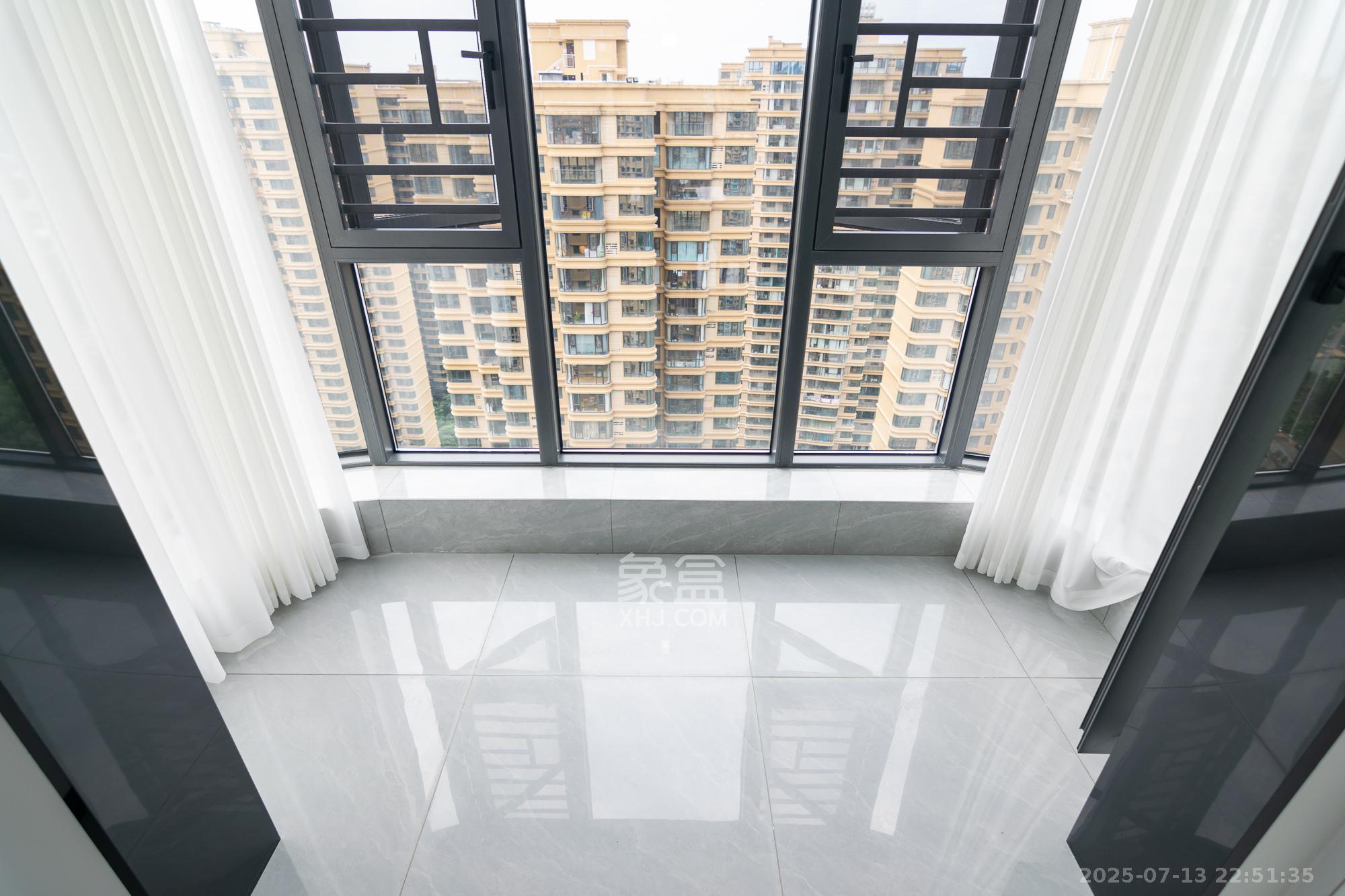 三润城(三润星城) 4室2厅2卫 126.8万 三润城(三润星城) 4室2厅2卫 126.8万阳台