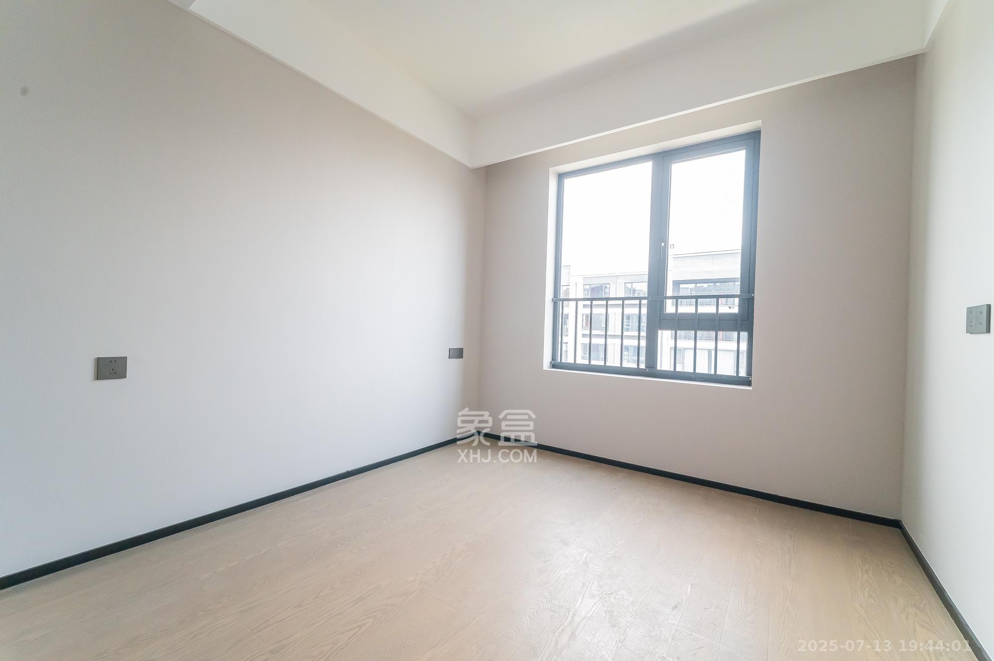 万科松湖天地 4室2厅2卫 227.0万 万科松湖天地 4室2厅2卫 227.0万其他