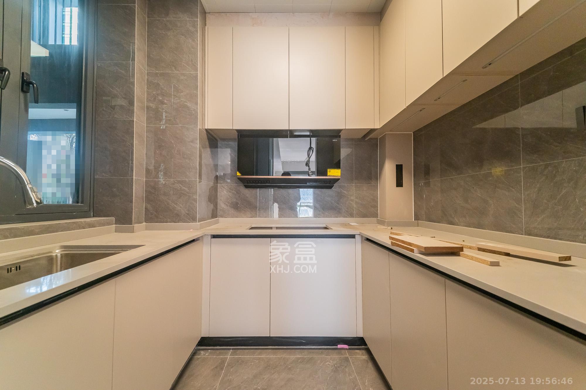 万科松湖天地  3室2厅2卫    139.6万厨房