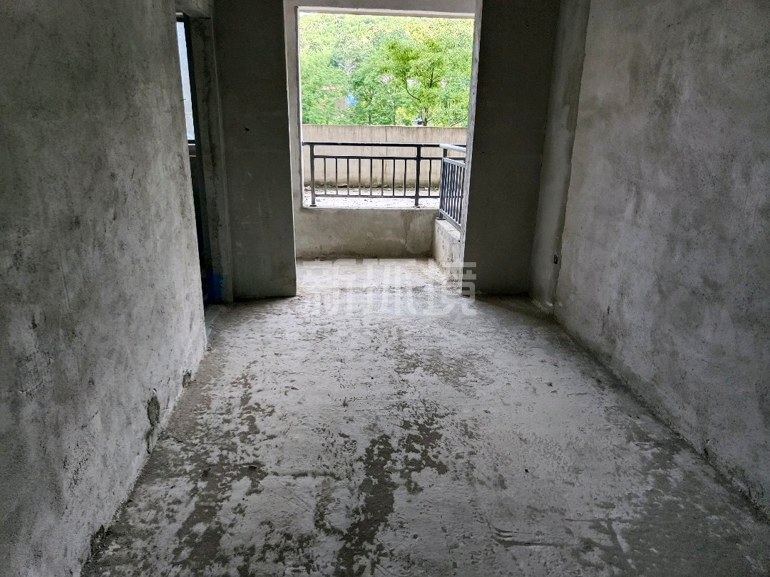丽景水苑  3室2厅2卫   60.00万客厅