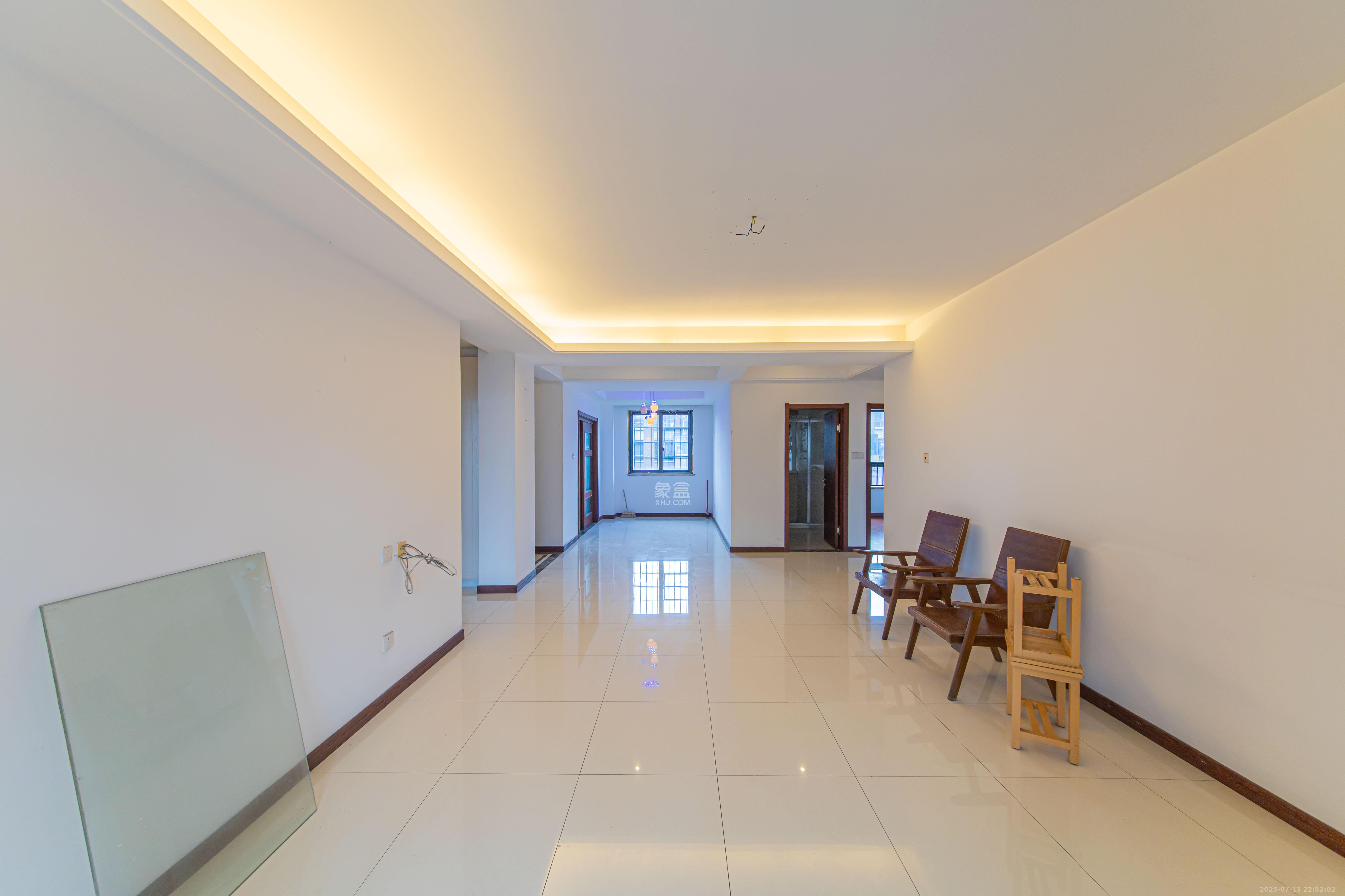 绿地公馆(绿地名邸) 3室2厅2卫 160.0万 绿地公馆(绿地名邸) 3室2厅2卫 160.0万客厅