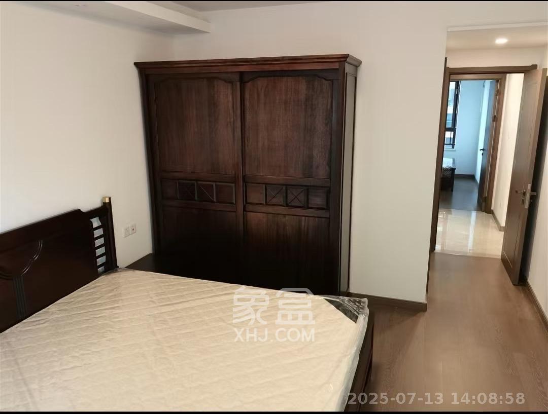 龙湖铂金中心（龙湖春江郦城）  3室2厅2卫   4500.00元/月室内图