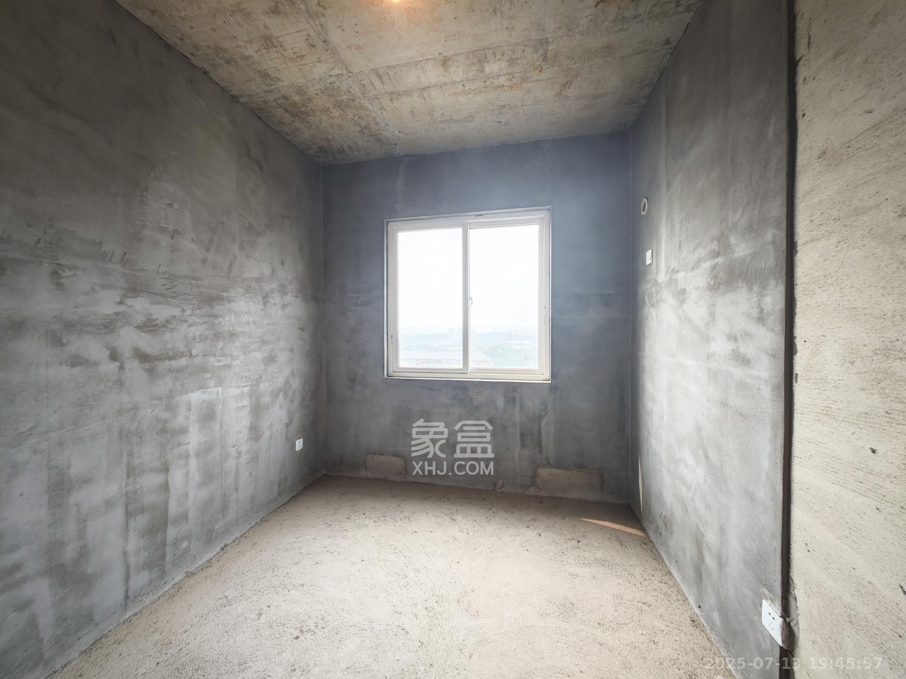 中岭景苑 3室2厅2卫 52.0万 中岭景苑 3室2厅2卫 52.0万卧室