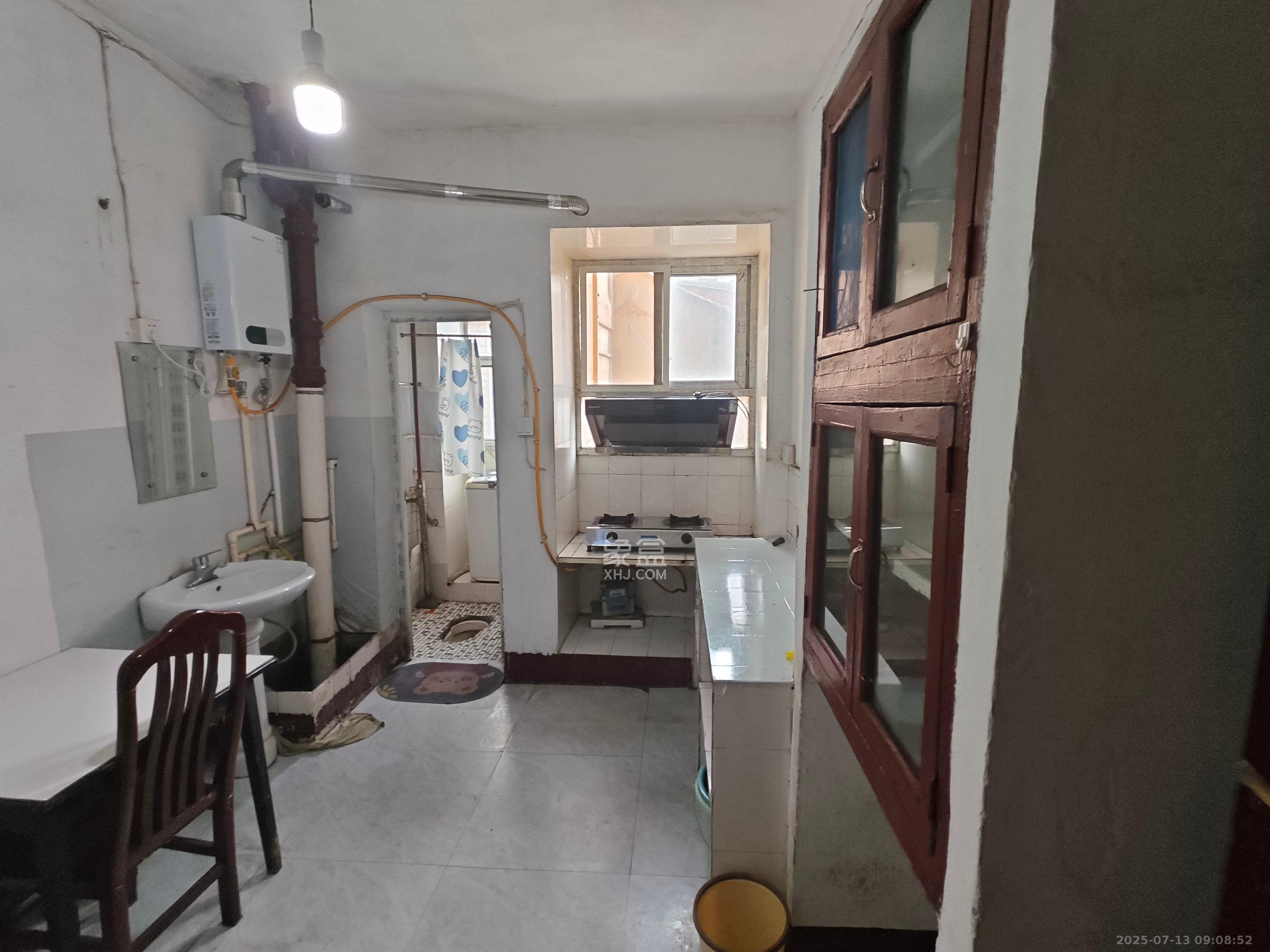 佘家塘、富雅里散盘 1室2厅1卫 1400.0元/月 佘家塘、富雅里散盘 1室2厅1卫 1400.0元/月室内图