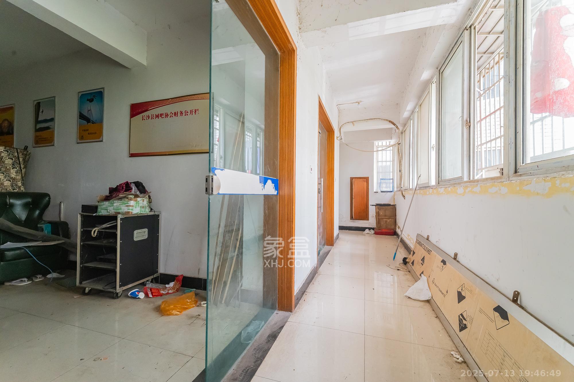 思进大厦  3室2厅2卫    43.8万 思进大厦  3室2厅2卫    43.8万其他