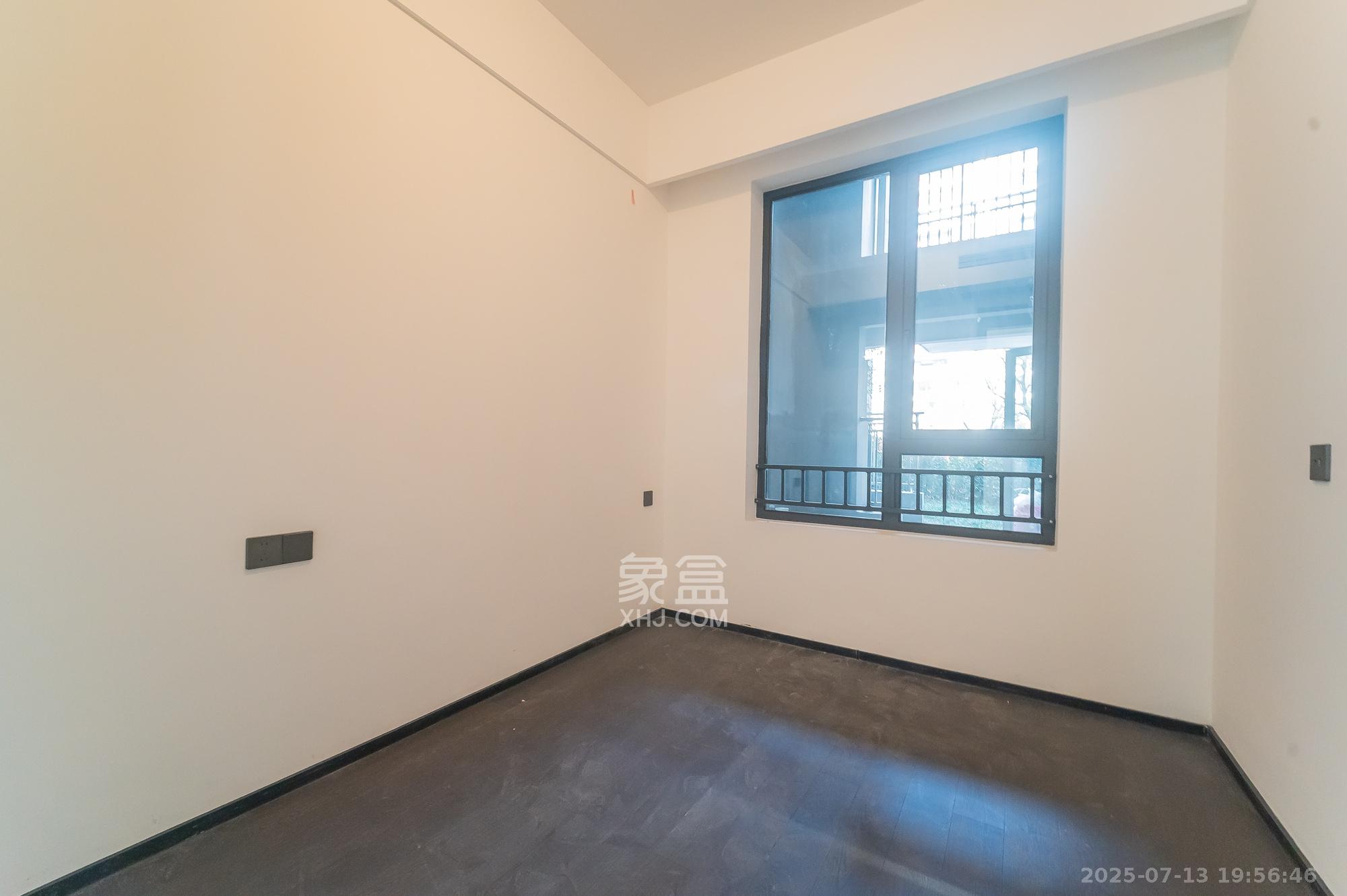 万科松湖天地  3室2厅2卫    139.6万卧室