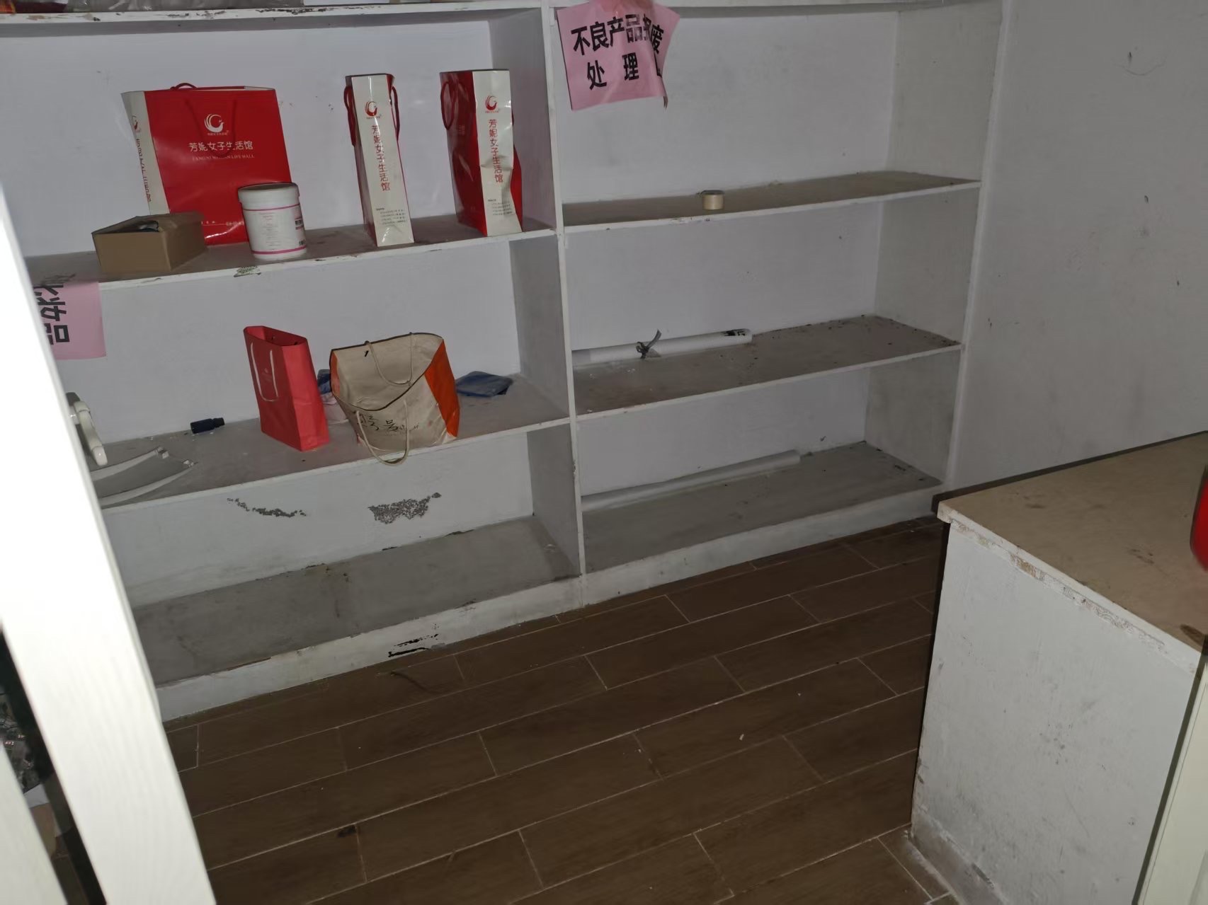 水映豪廷（一，二，三期）  1室1厅1卫    400.0万客厅