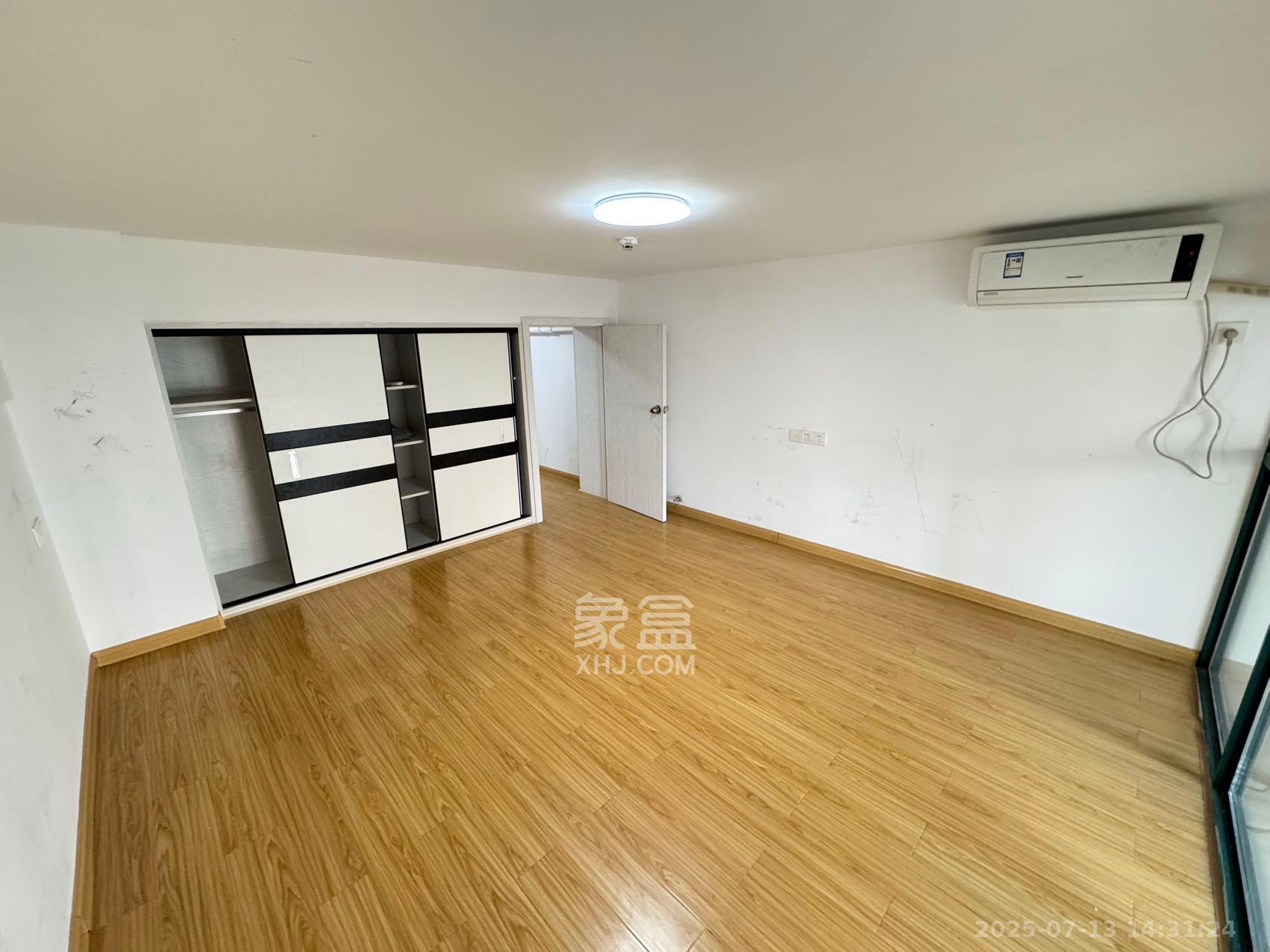 洋湖时代 3室1厅2卫 2700.0元/月 洋湖时代 3室1厅2卫 2700.0元/月室内图