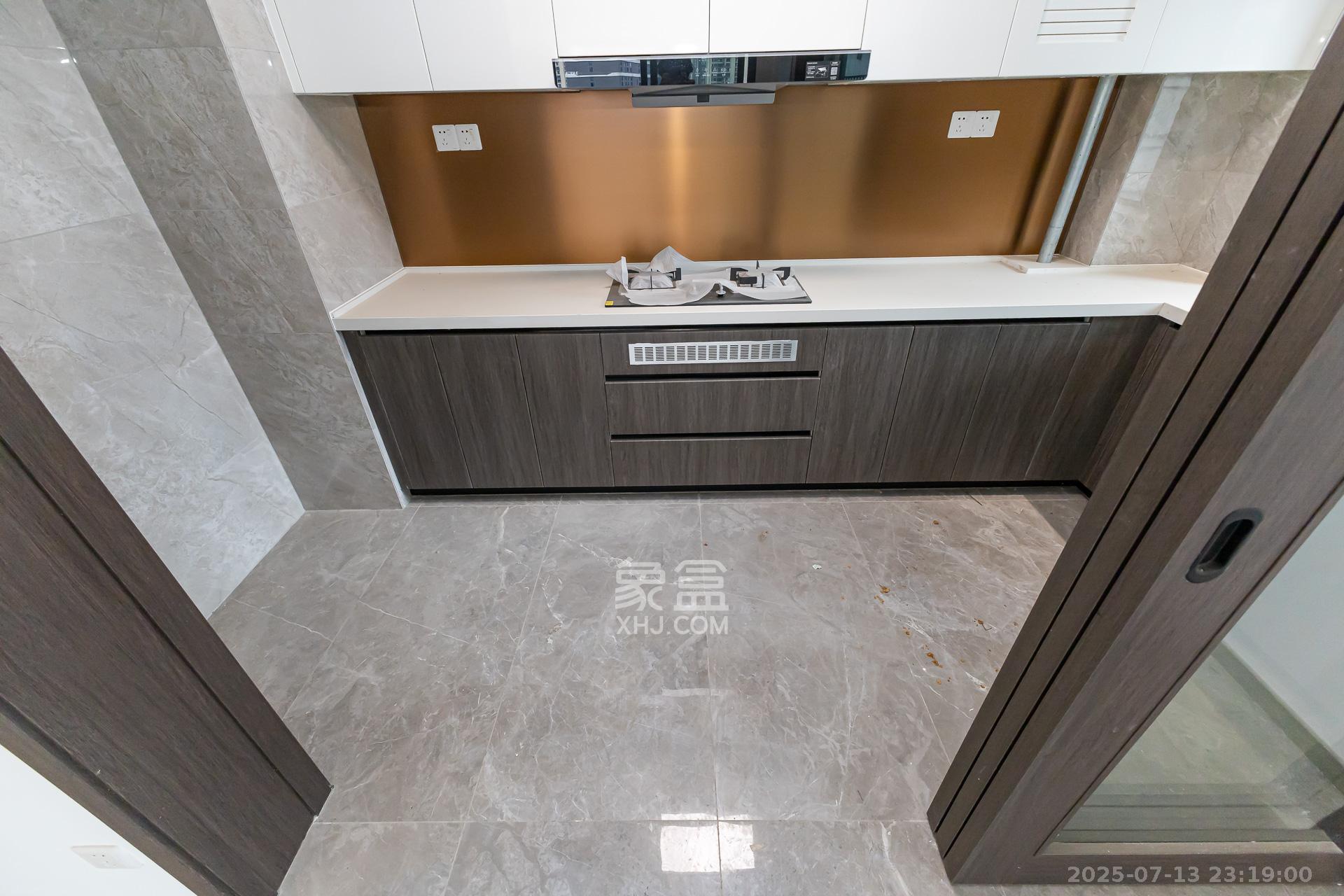 越秀湘江星汇城三期 4室2厅3卫 260.0万 越秀湘江星汇城三期 4室2厅3卫 260.0万厨房