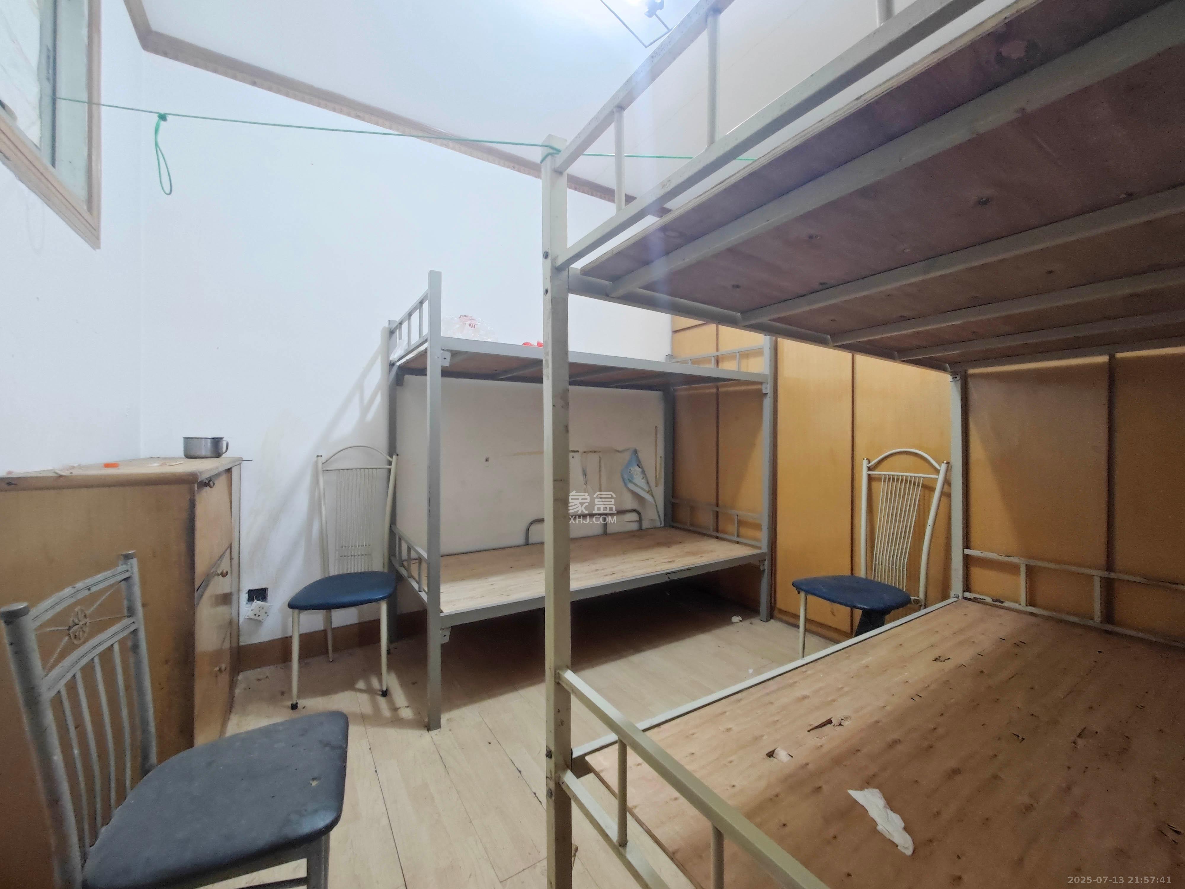 洞井商贸城 1室0厅0卫 98.0万 洞井商贸城 1室0厅0卫 98.0万卧室