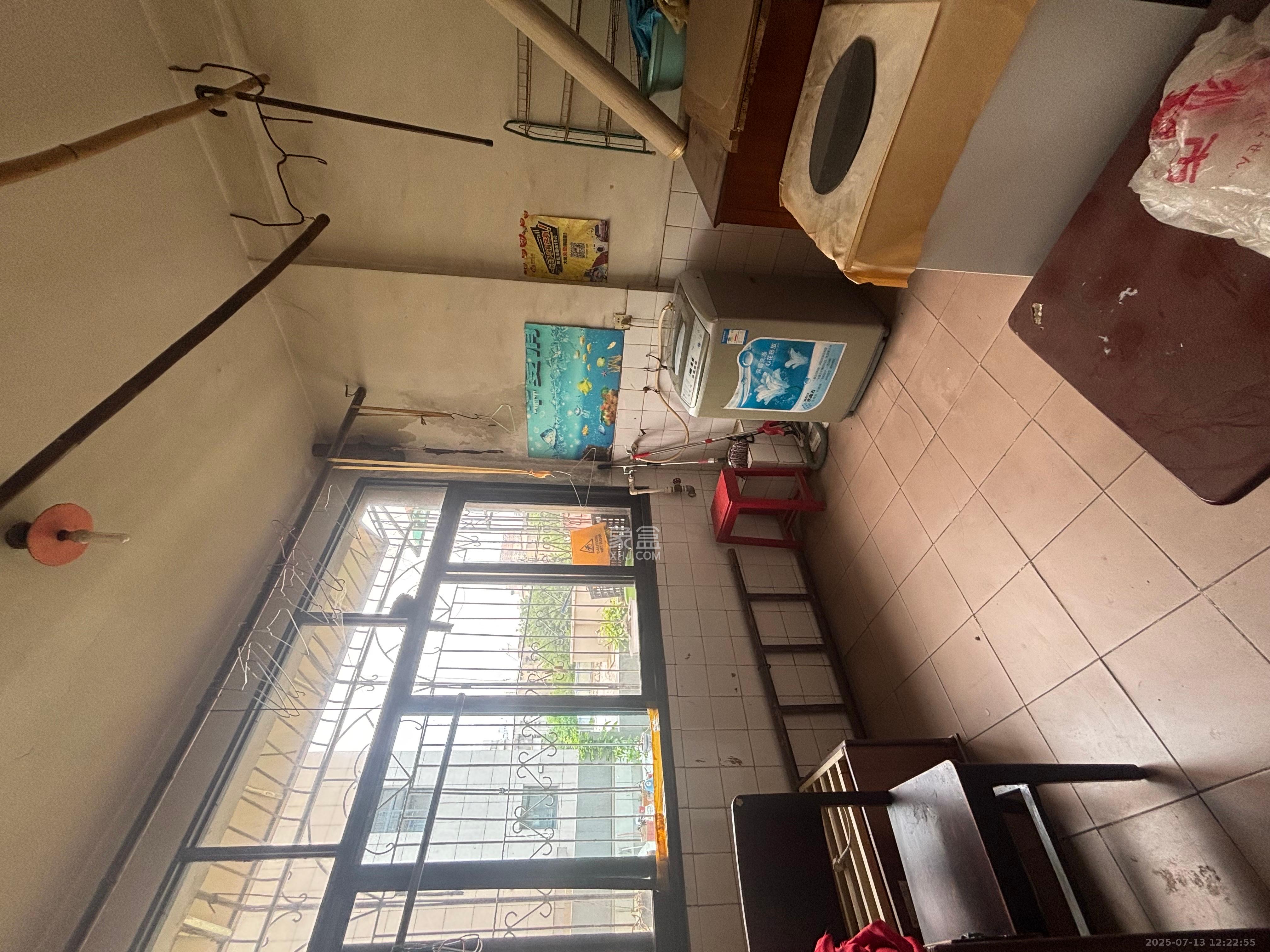 无线电信宿舍  3室2厅2卫    2400.0元/月 无线电信宿舍  3室2厅2卫    2400.0元/月室内图