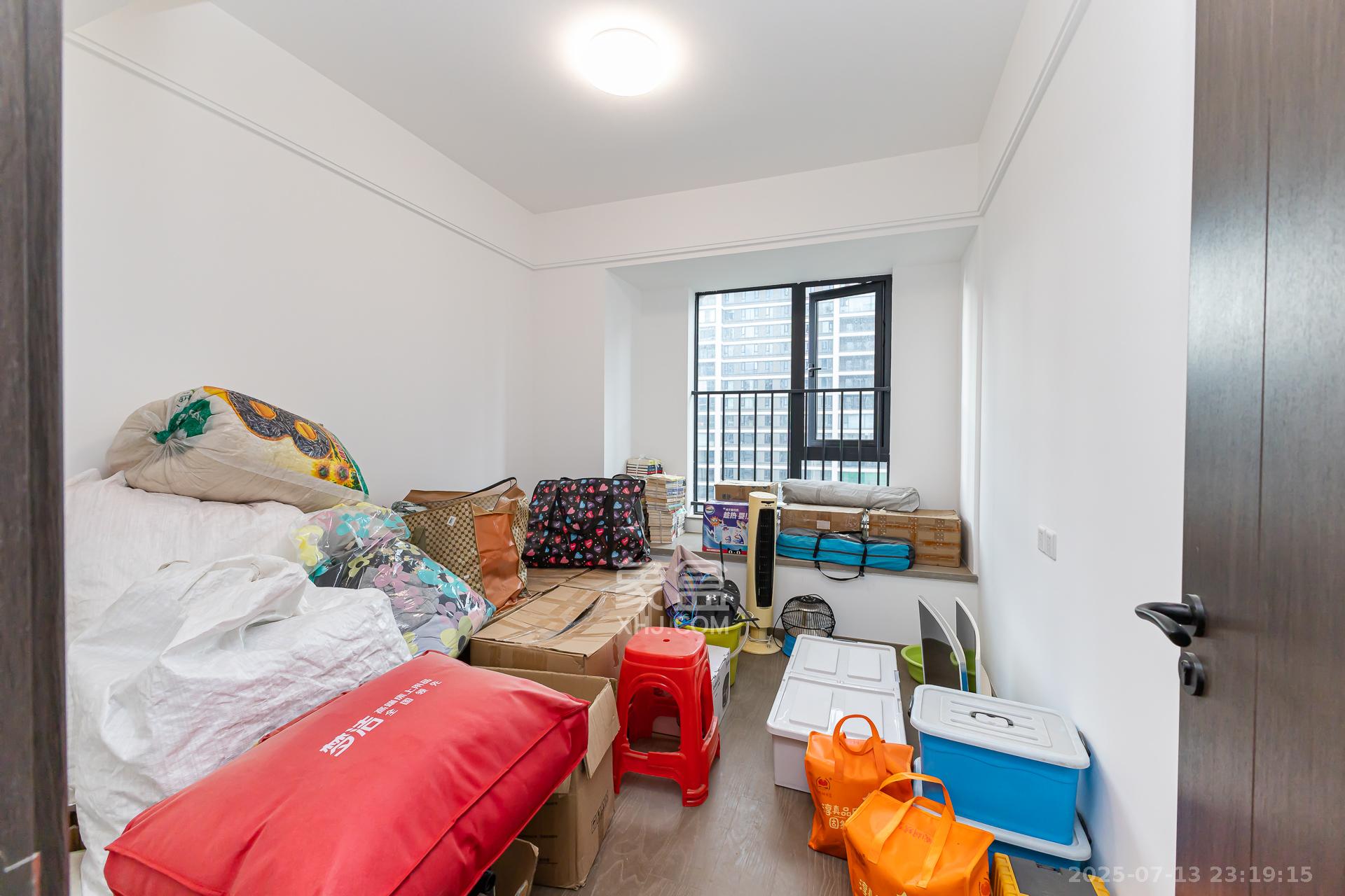 越秀湘江星汇城三期 4室2厅3卫 260.0万 越秀湘江星汇城三期 4室2厅3卫 260.0万卧室