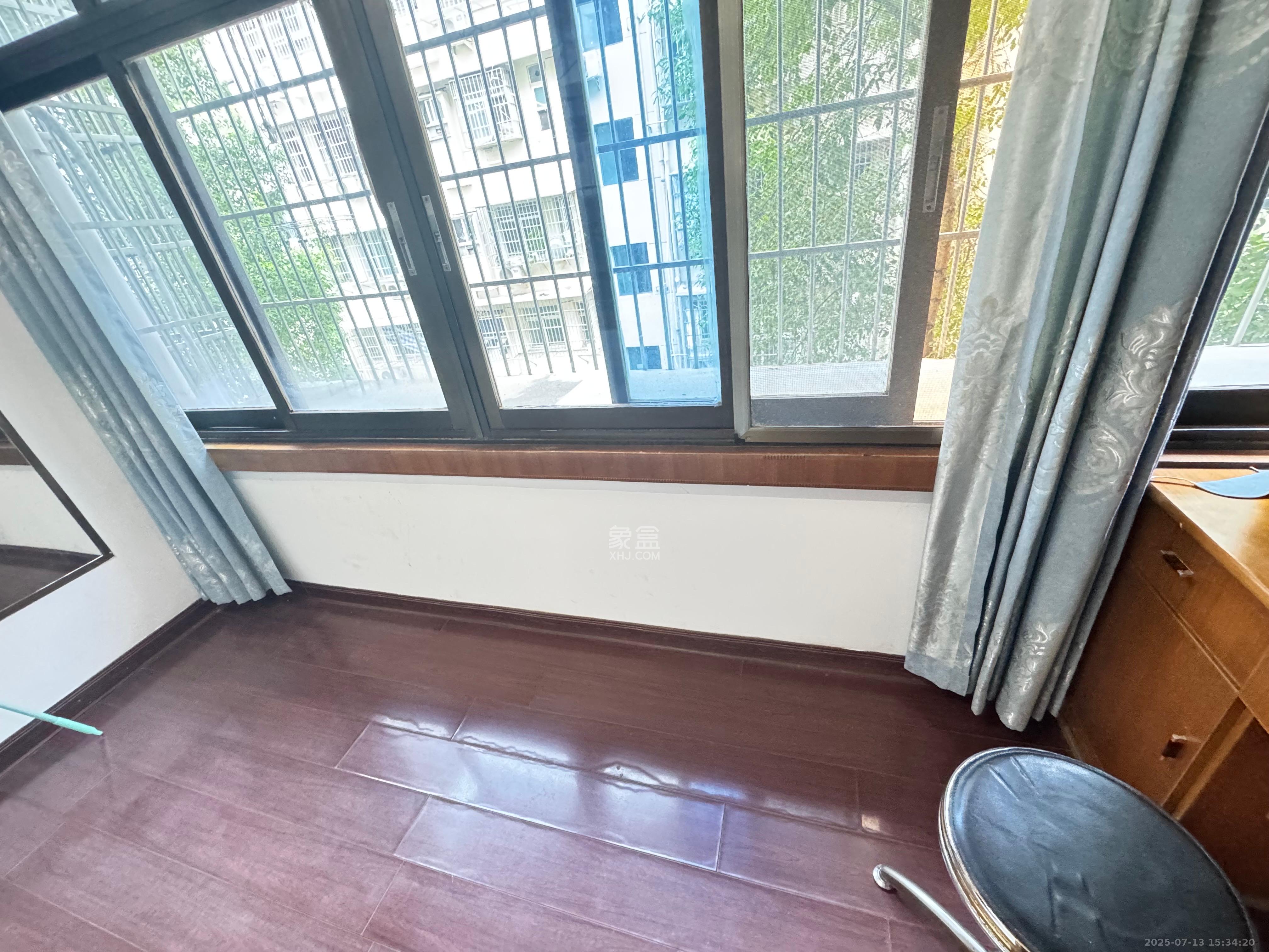 下碧湘街散盘 3室2厅1卫 3000.0元/月 下碧湘街散盘 3室2厅1卫 3000.0元/月室内图