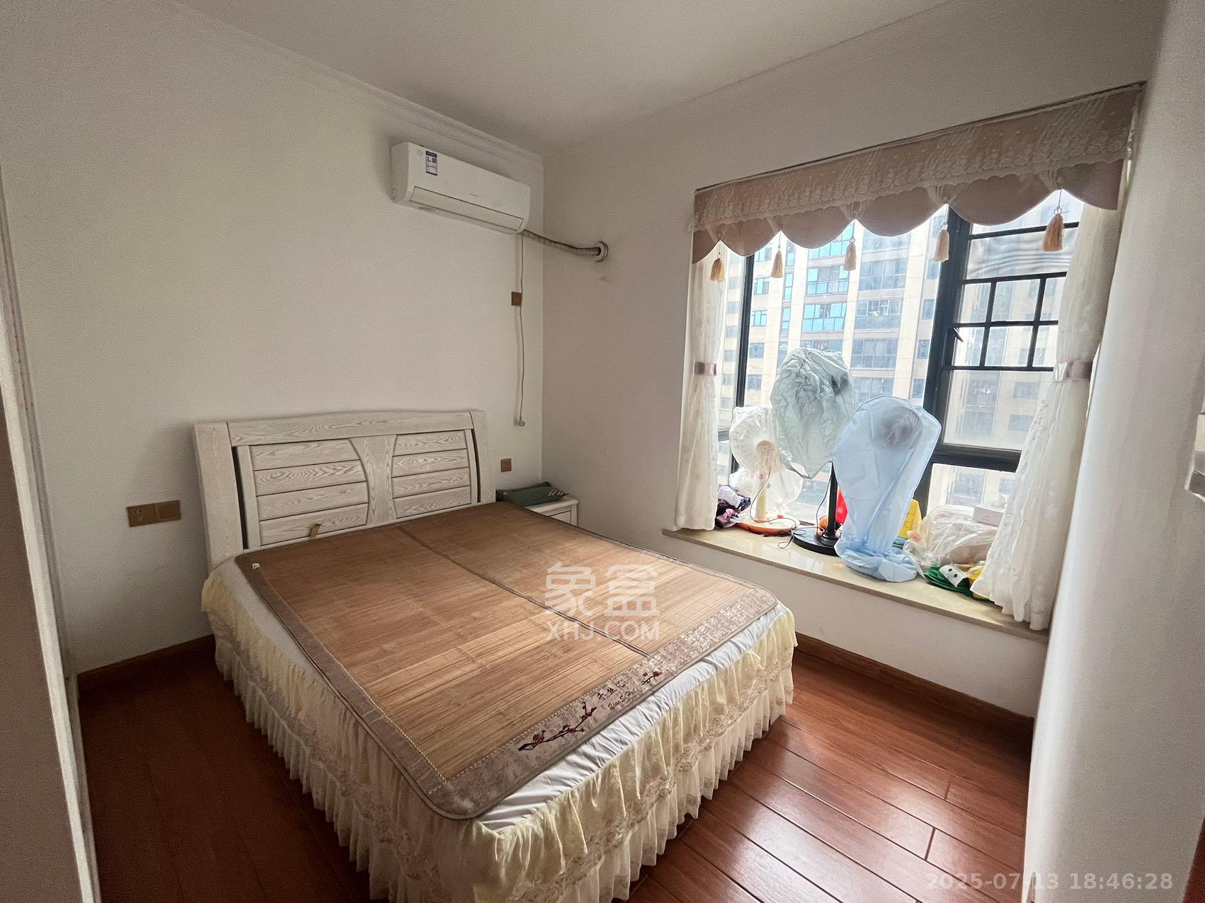 珠江东方明珠（新地东方明珠）三期  3室2厅2卫    2100.0元/月室内图